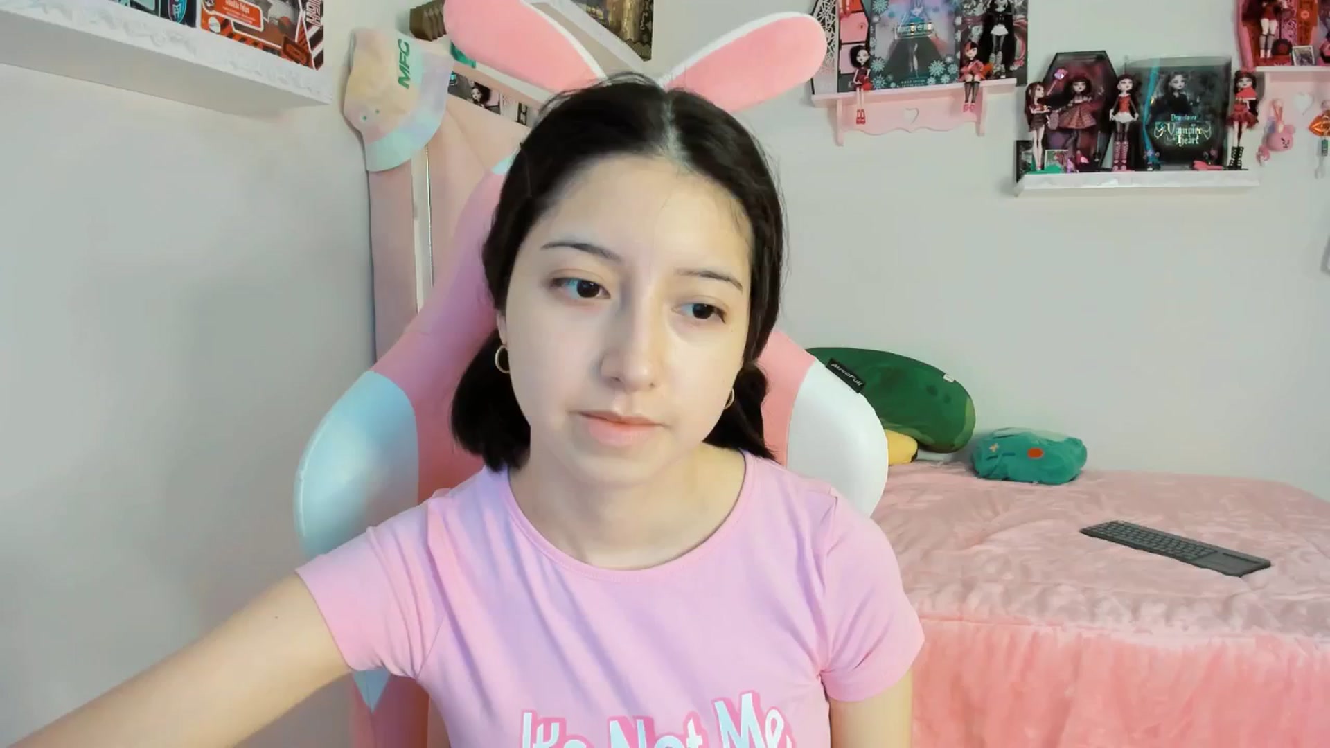 Gallery image thumbnail from Cherrycute666's myfreecams stream on, 12/20/2024, 23:44 image 3 of 20