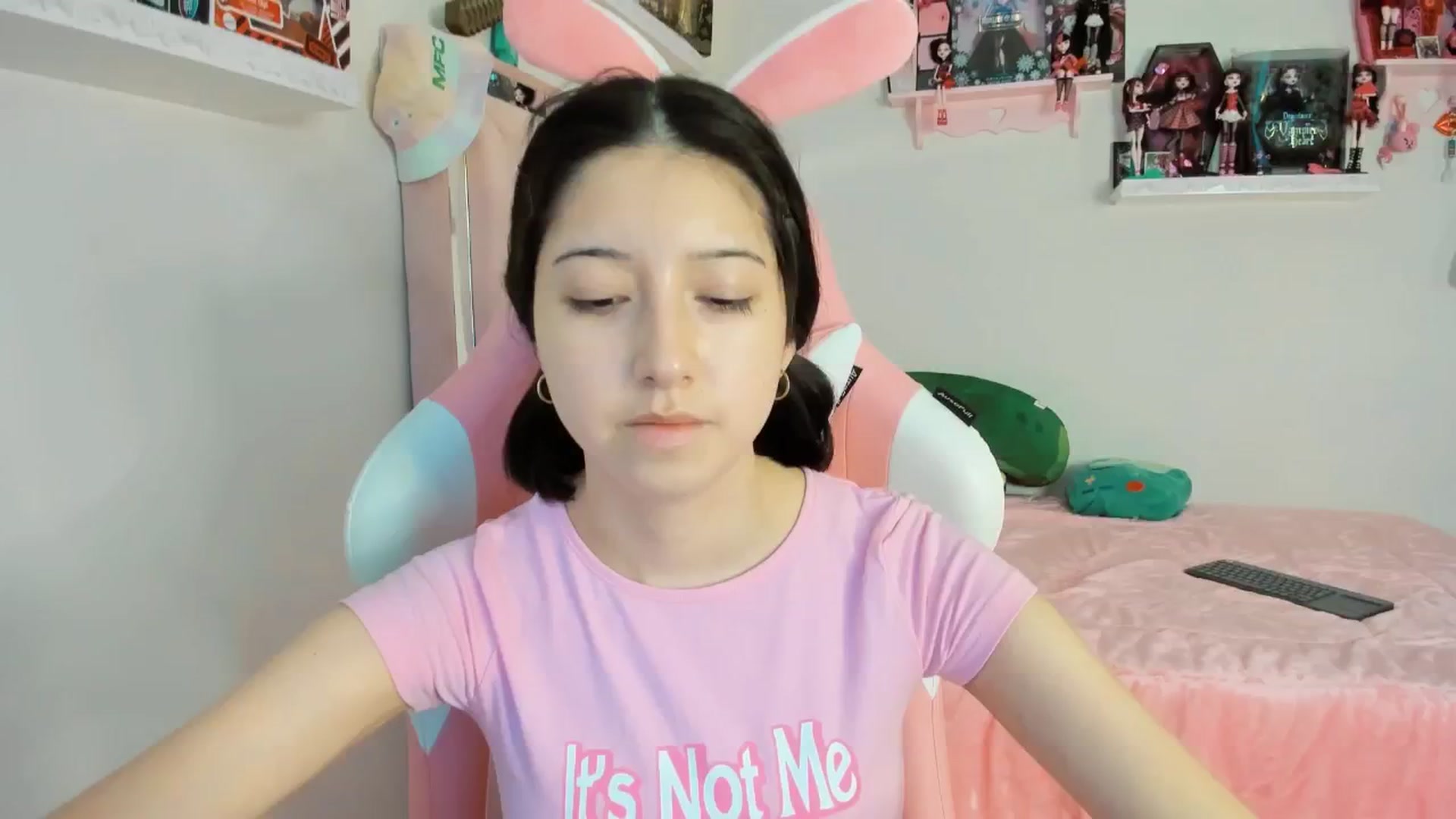 Gallery image thumbnail from Cherrycute666's myfreecams stream on, 12/20/2024, 23:44 image 12 of 20