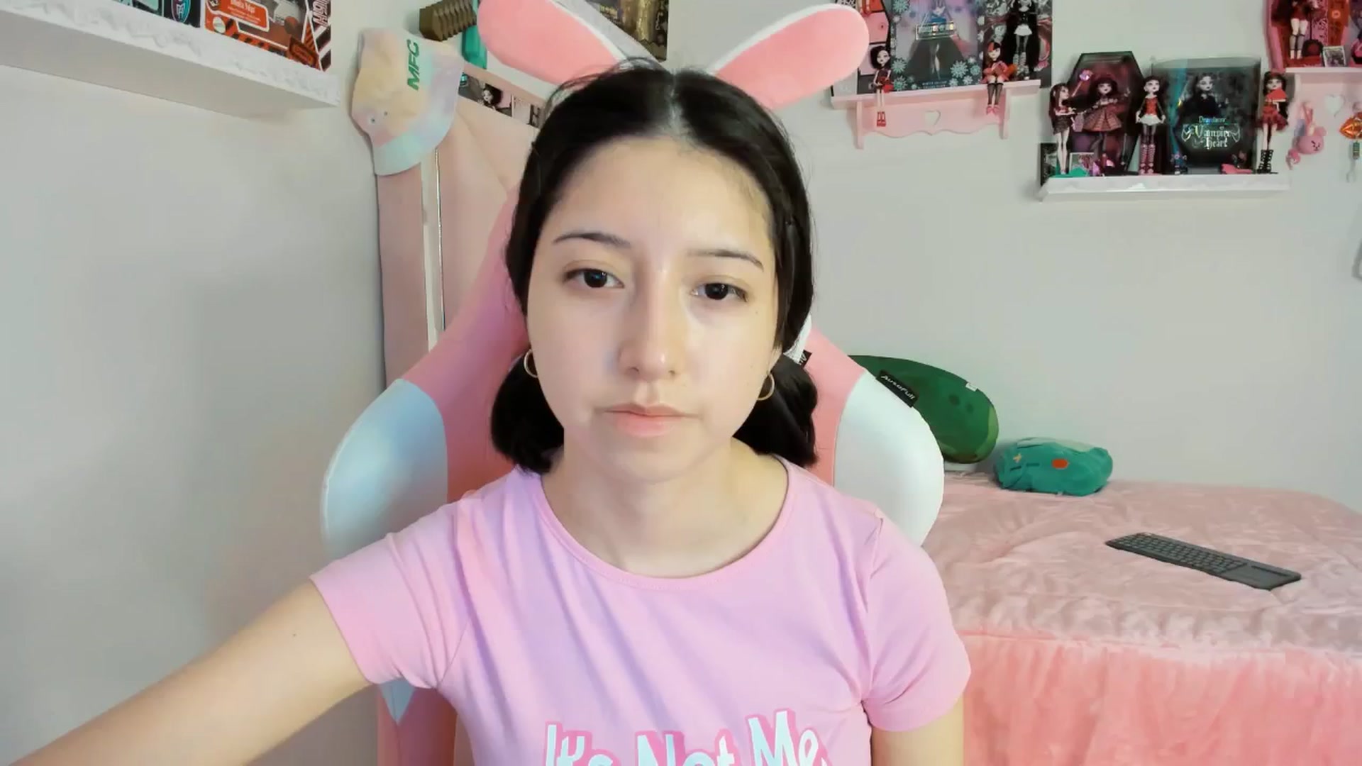 Gallery image thumbnail from Cherrycute666's myfreecams stream on, 12/20/2024, 23:44 image 17 of 20