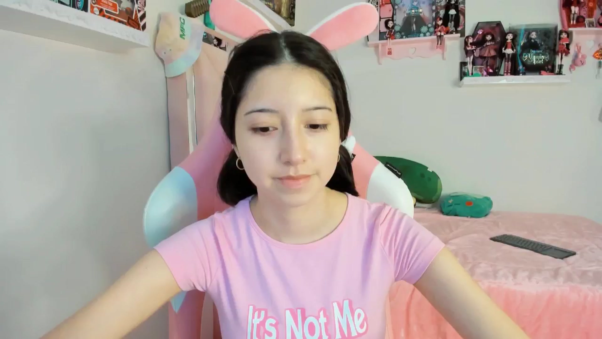 Gallery image thumbnail from Cherrycute666's myfreecams stream on, 12/20/2024, 23:44 image 1 of 20