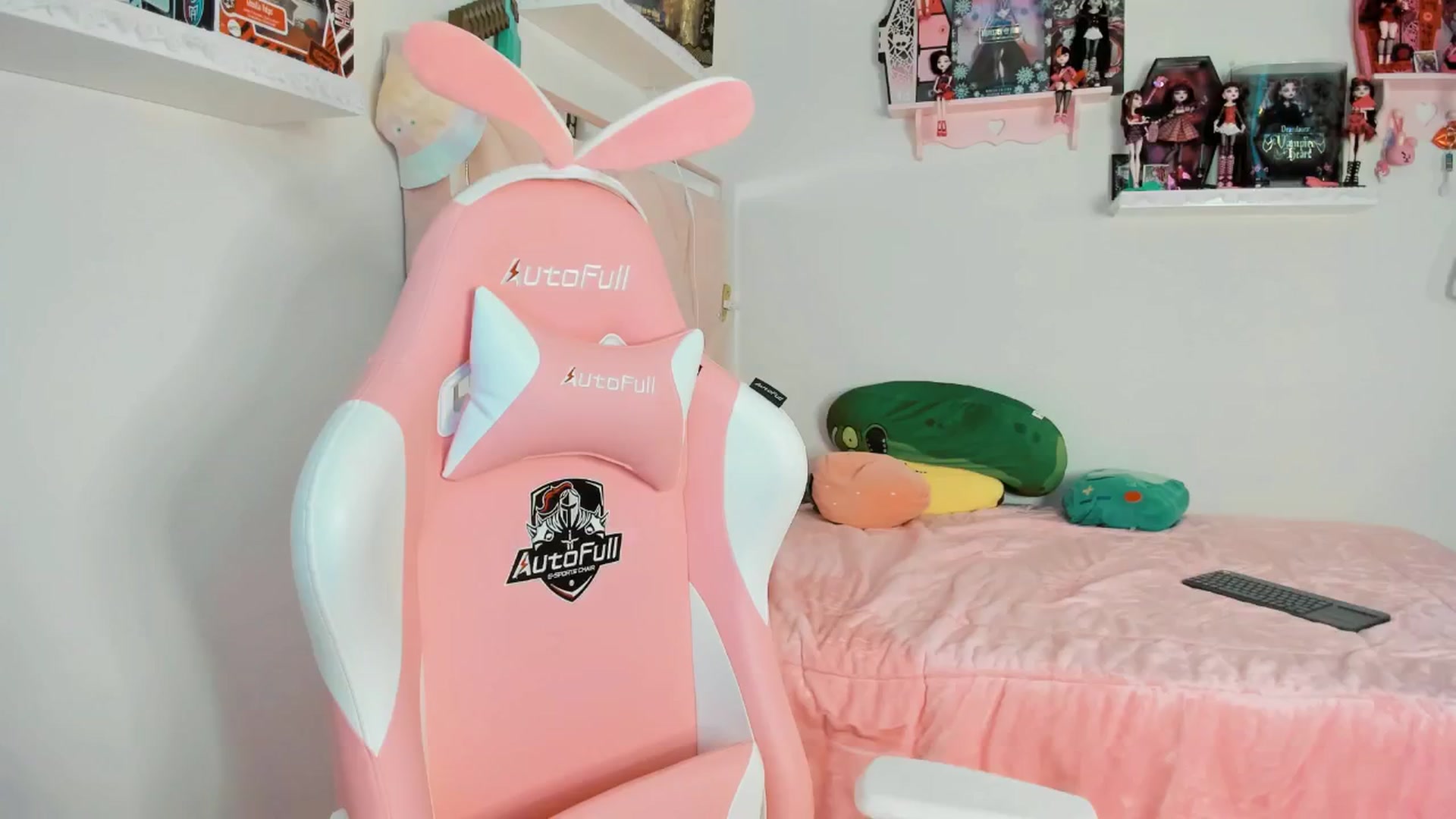 Gallery image thumbnail from Cherrycute666's myfreecams stream on, 12/20/2024, 23:44 image 13 of 20