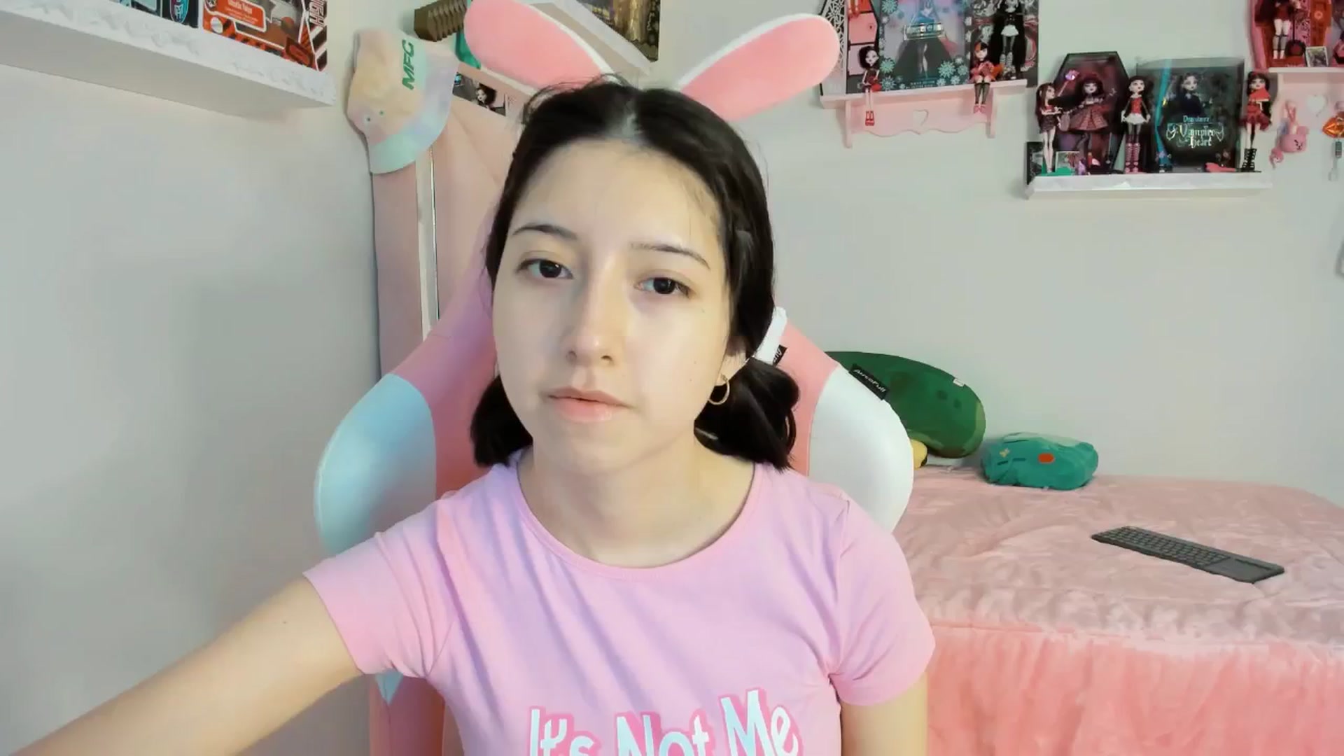 Gallery image thumbnail from Cherrycute666's myfreecams stream on, 12/20/2024, 23:44 image 2 of 20