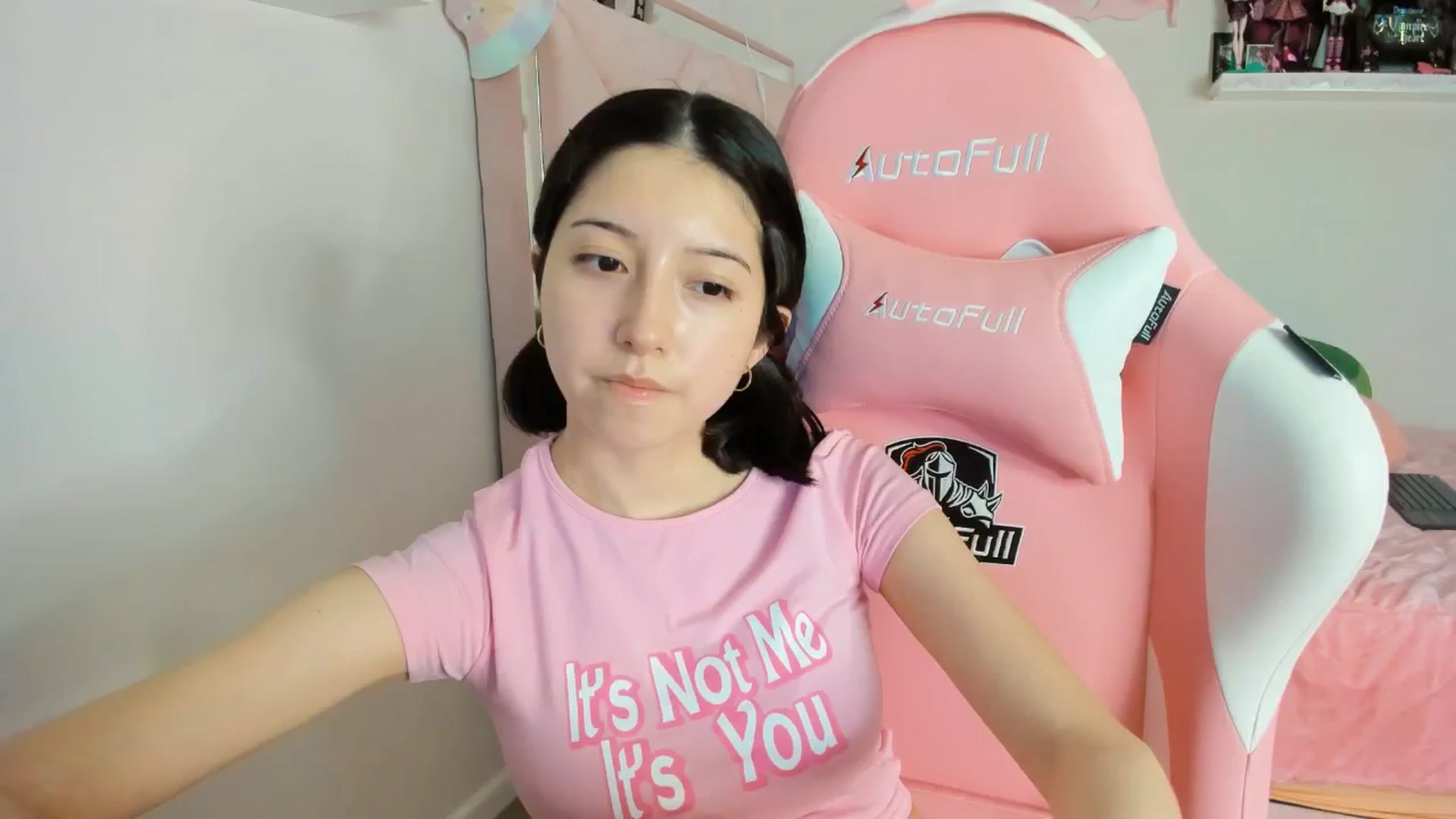 Gallery image thumbnail from Cherrycute666's myfreecams stream on, 12/21/2024, 07:17 image 6 of 20