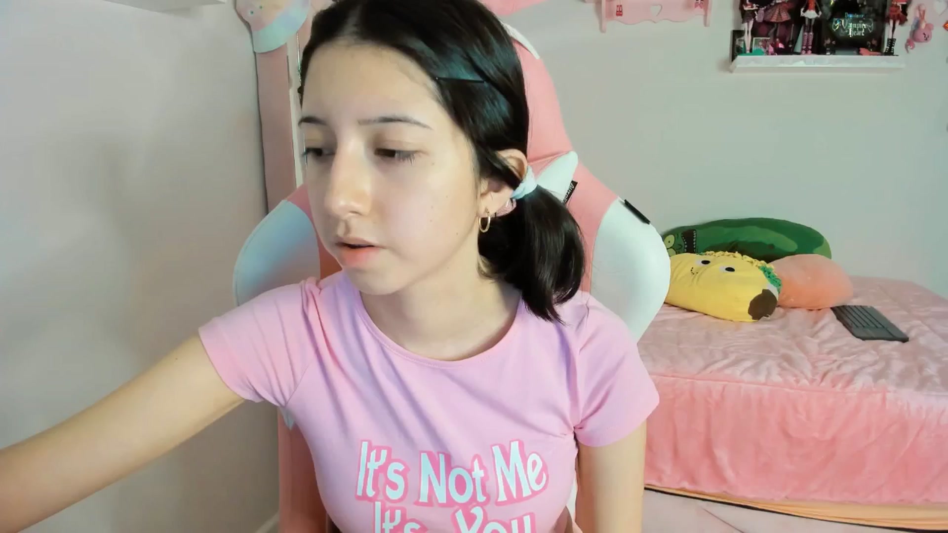 Gallery image thumbnail from Cherrycute666's myfreecams stream on, 12/21/2024, 07:17 image 5 of 20