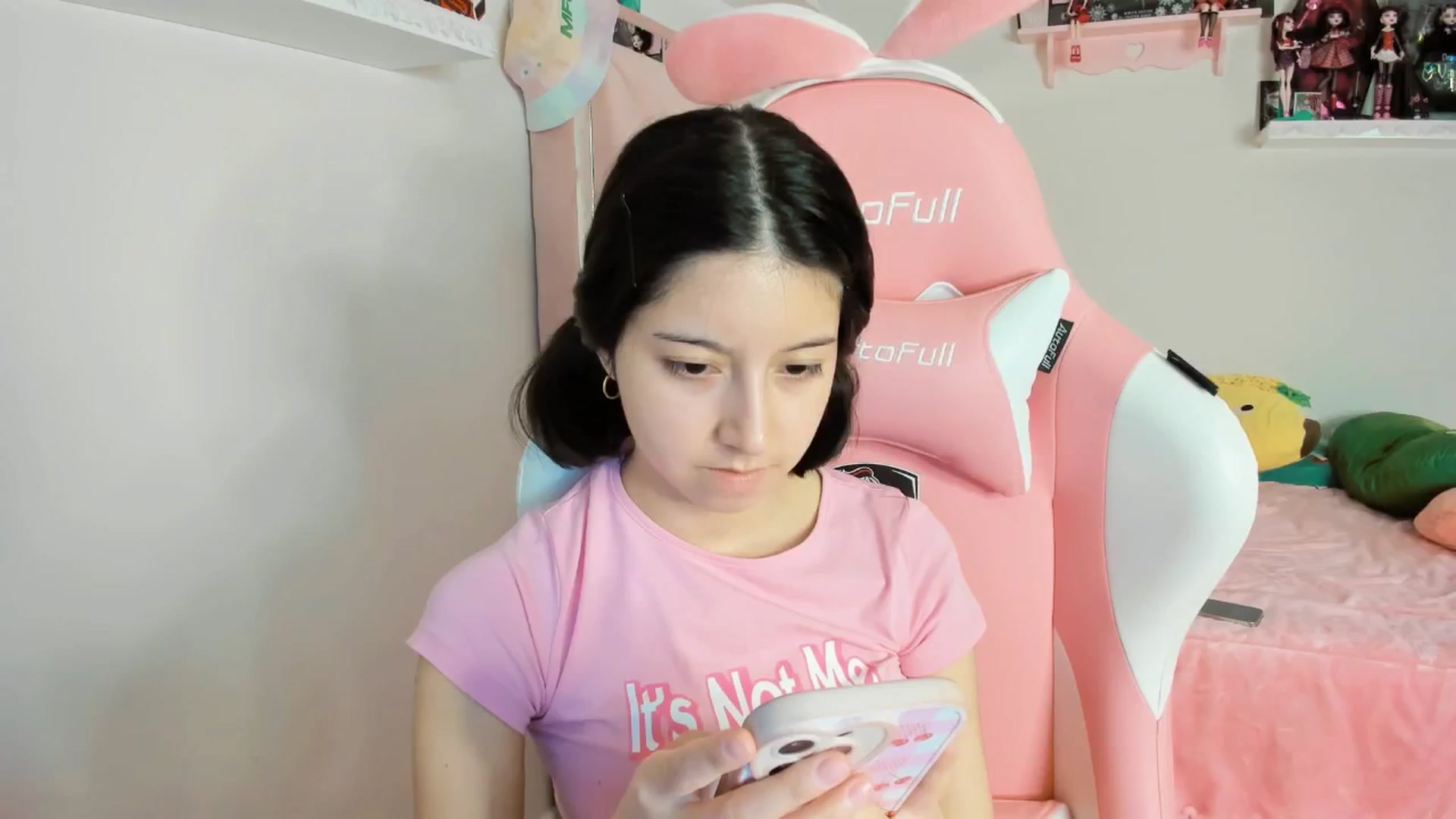 Gallery image thumbnail from Cherrycute666's myfreecams stream on, 12/21/2024, 09:54 image 11 of 20