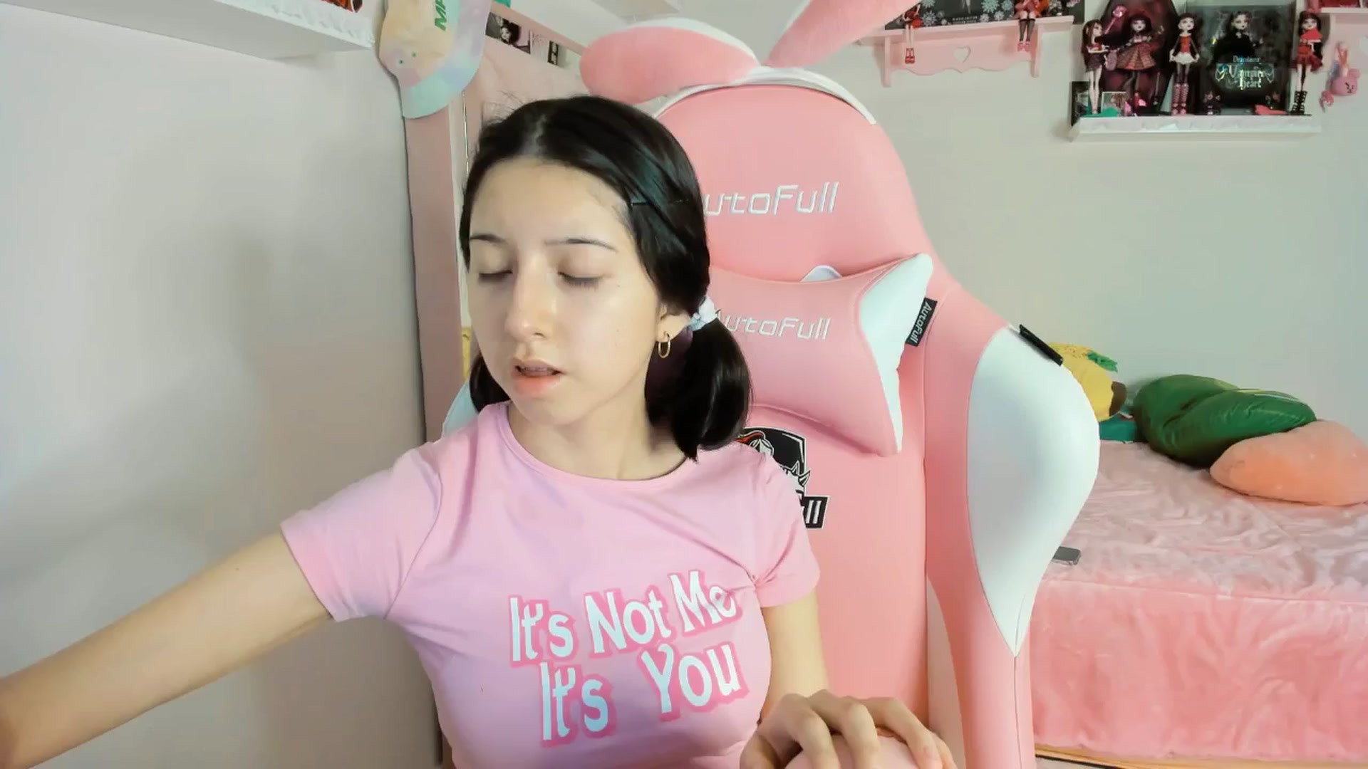 Gallery image thumbnail from Cherrycute666's myfreecams stream on, 12/21/2024, 09:54 image 10 of 20
