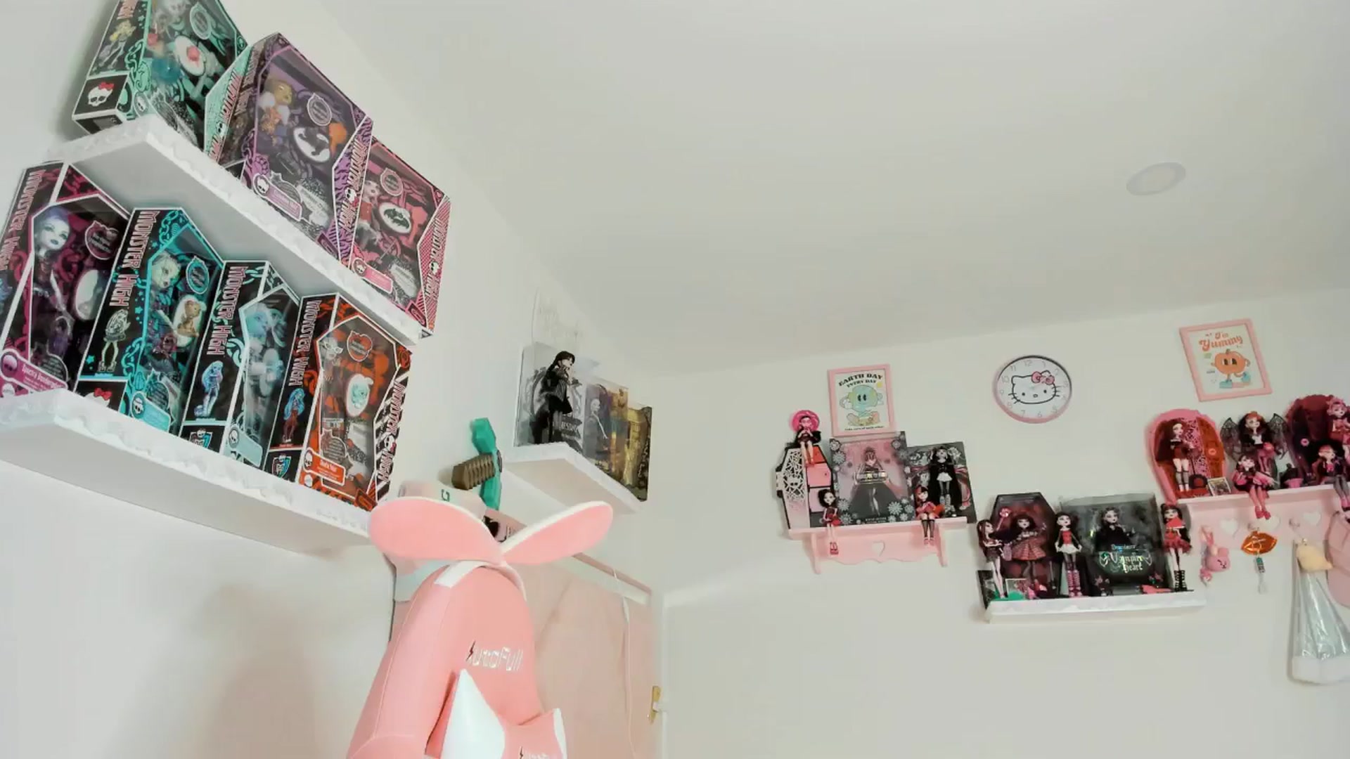Gallery image thumbnail from Cherrycute666's myfreecams stream on, 12/21/2024, 09:54 image 4 of 20