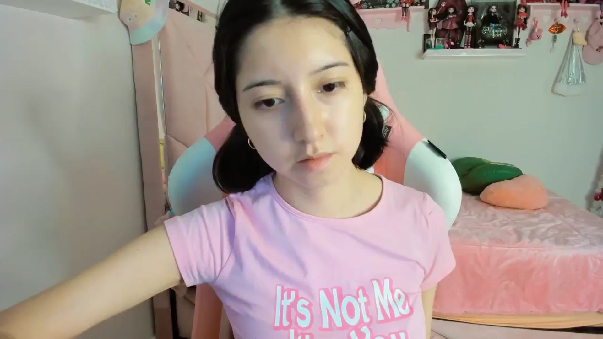 Gallery image thumbnail from Cherrycute666's myfreecams stream on, 12/21/2024, 09:54 image 12 of 20