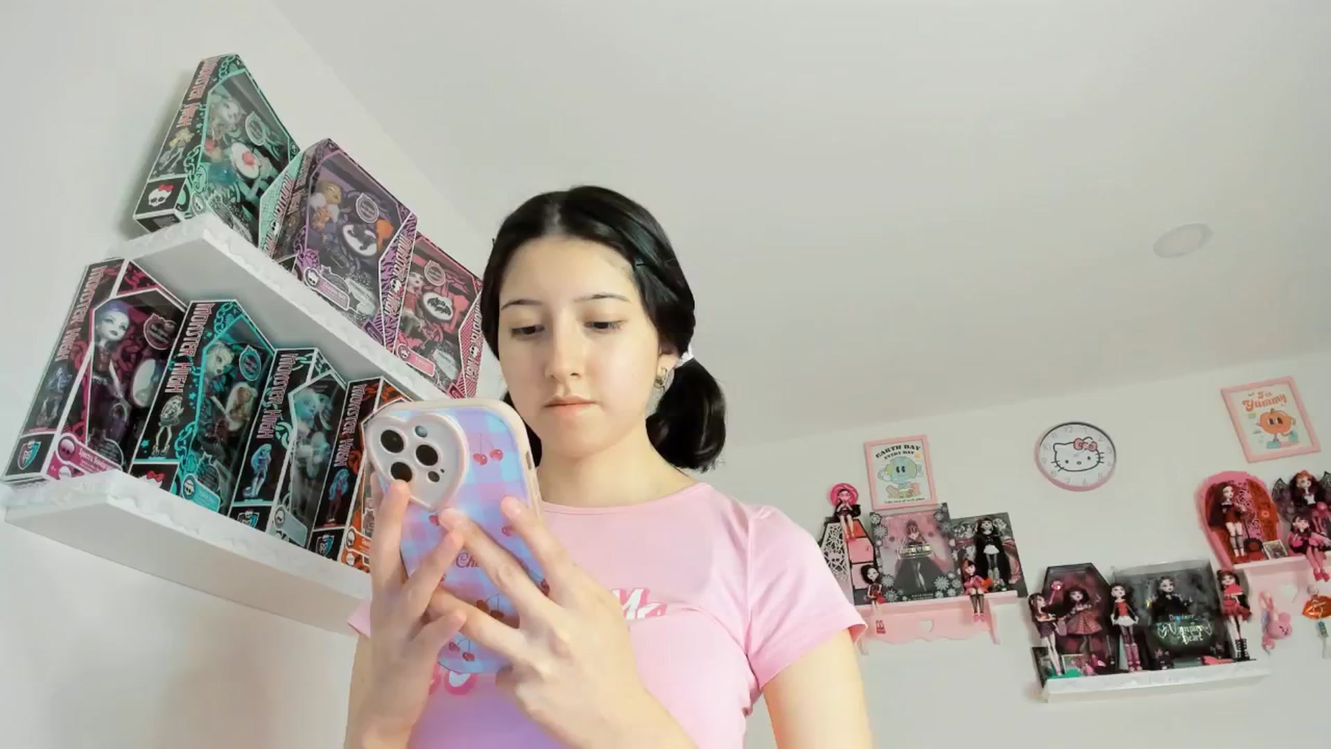 Gallery image thumbnail from Cherrycute666's myfreecams stream on, 12/21/2024, 09:54 image 7 of 20