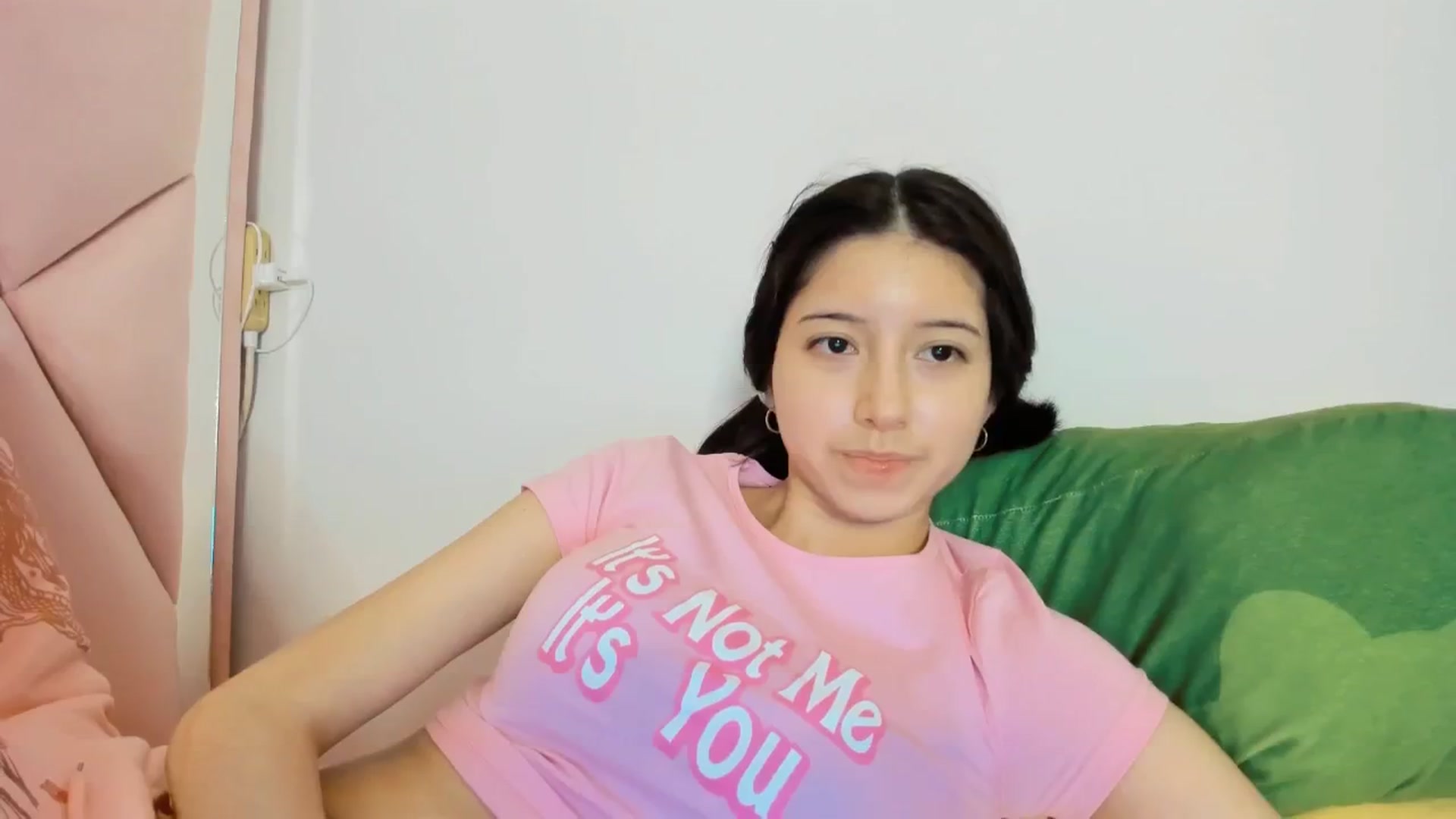 Gallery image thumbnail from Cherrycute666's myfreecams stream on, 12/21/2024, 10:34 image 18 of 20