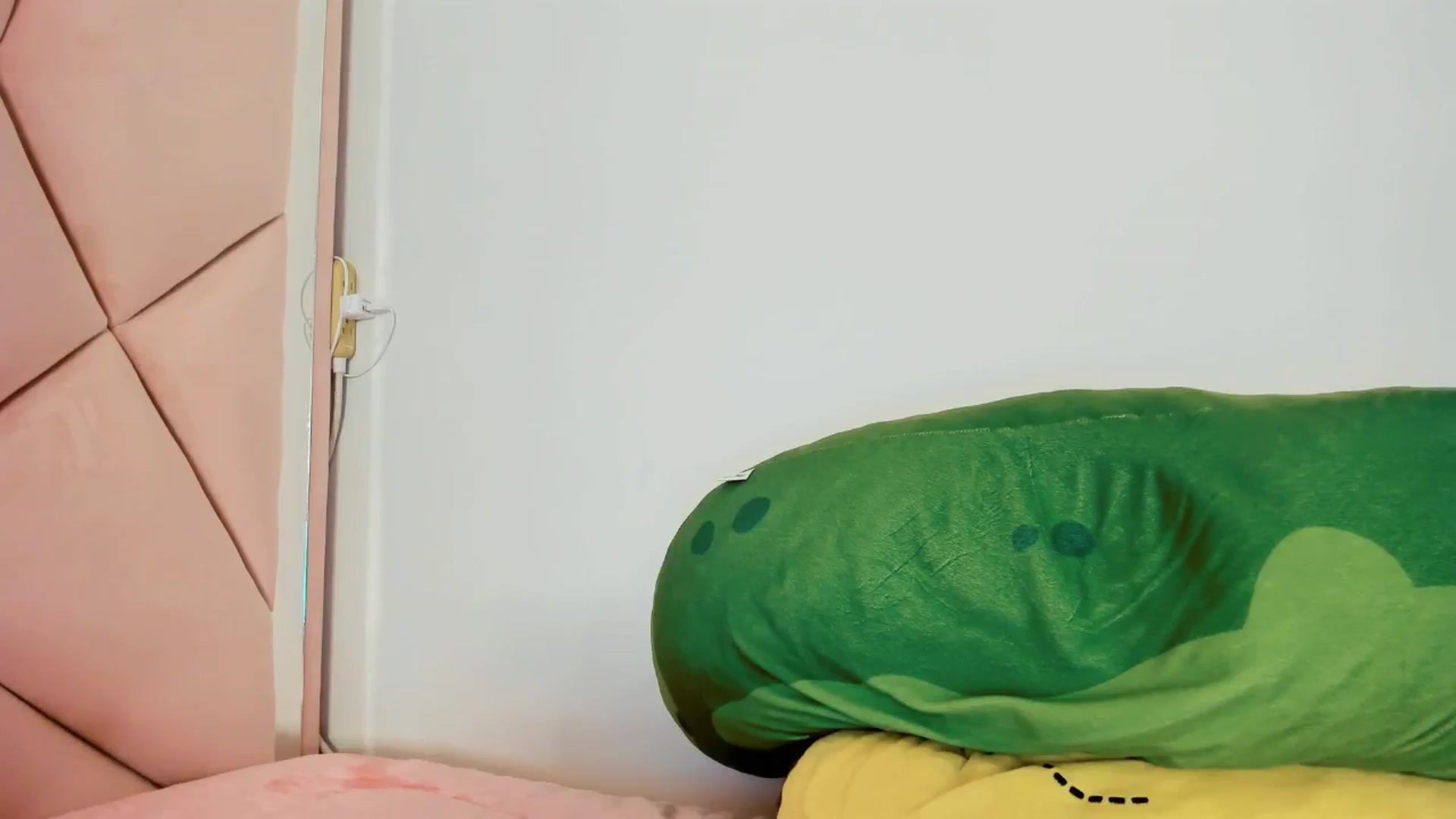 Gallery image thumbnail from Cherrycute666's myfreecams stream on, 12/21/2024, 10:34 image 16 of 20