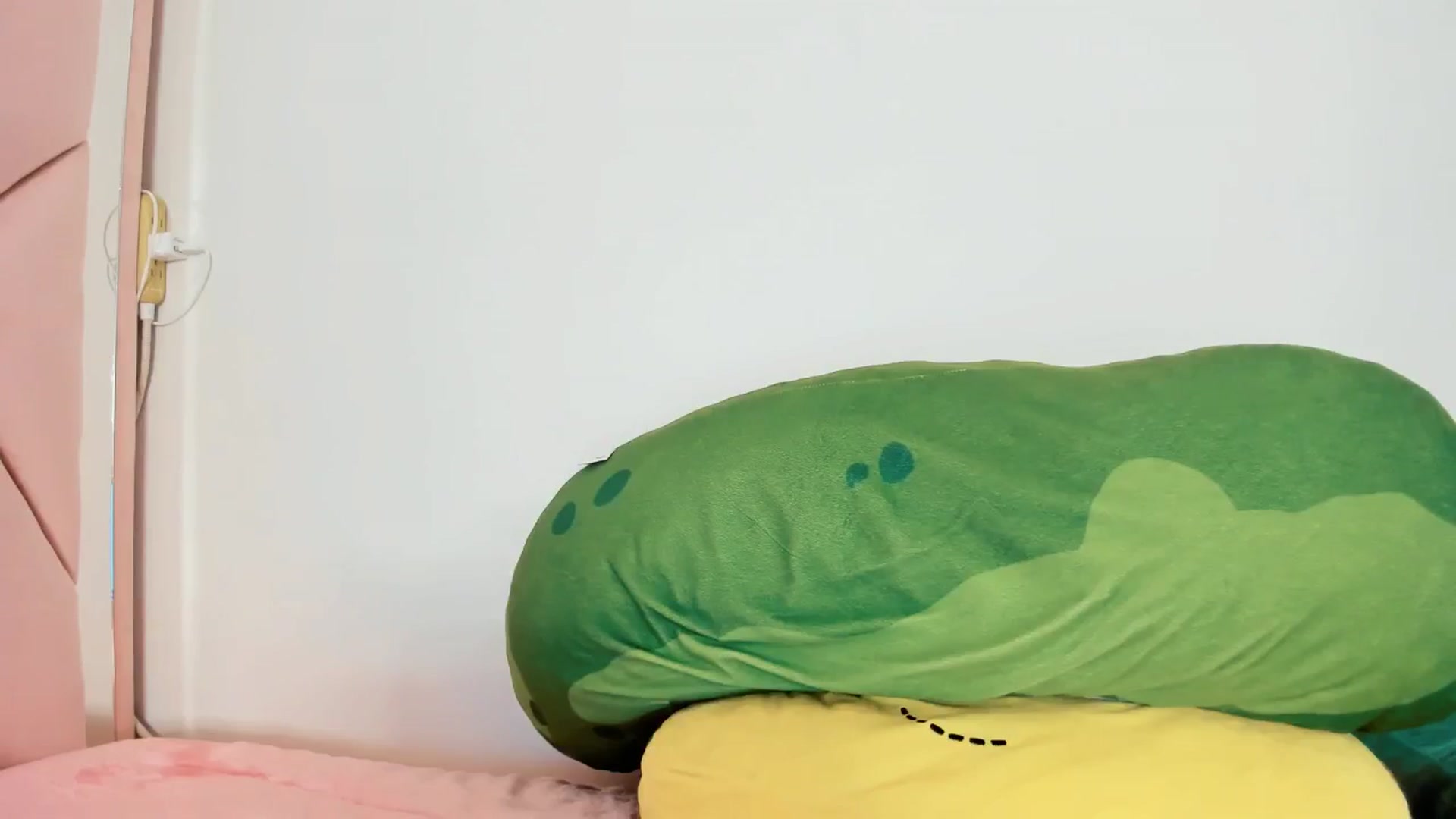 Gallery image thumbnail from Cherrycute666's myfreecams stream on, 12/21/2024, 10:34 image 12 of 20