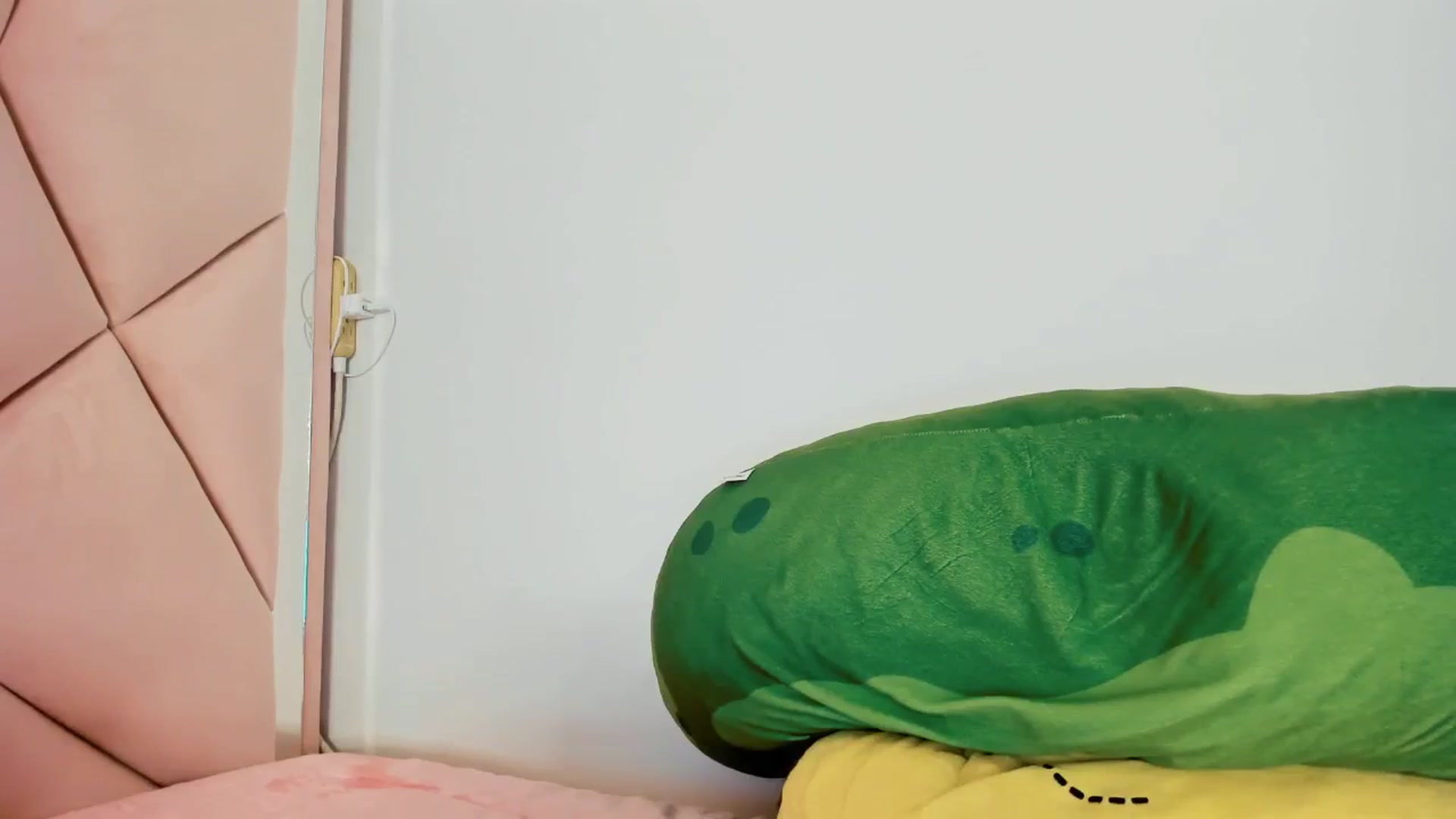 Gallery image thumbnail from Cherrycute666's myfreecams stream on, 12/21/2024, 10:34 image 15 of 20