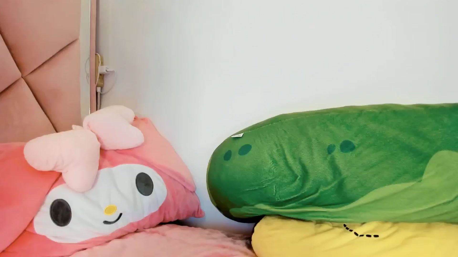 Gallery image thumbnail from Cherrycute666's myfreecams stream on, 12/21/2024, 11:04 image 7 of 20