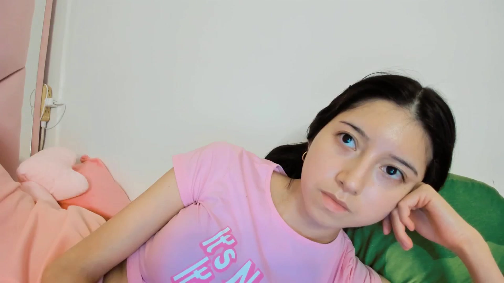 Gallery image thumbnail from Cherrycute666's myfreecams stream on, 12/21/2024, 11:20 image 18 of 20