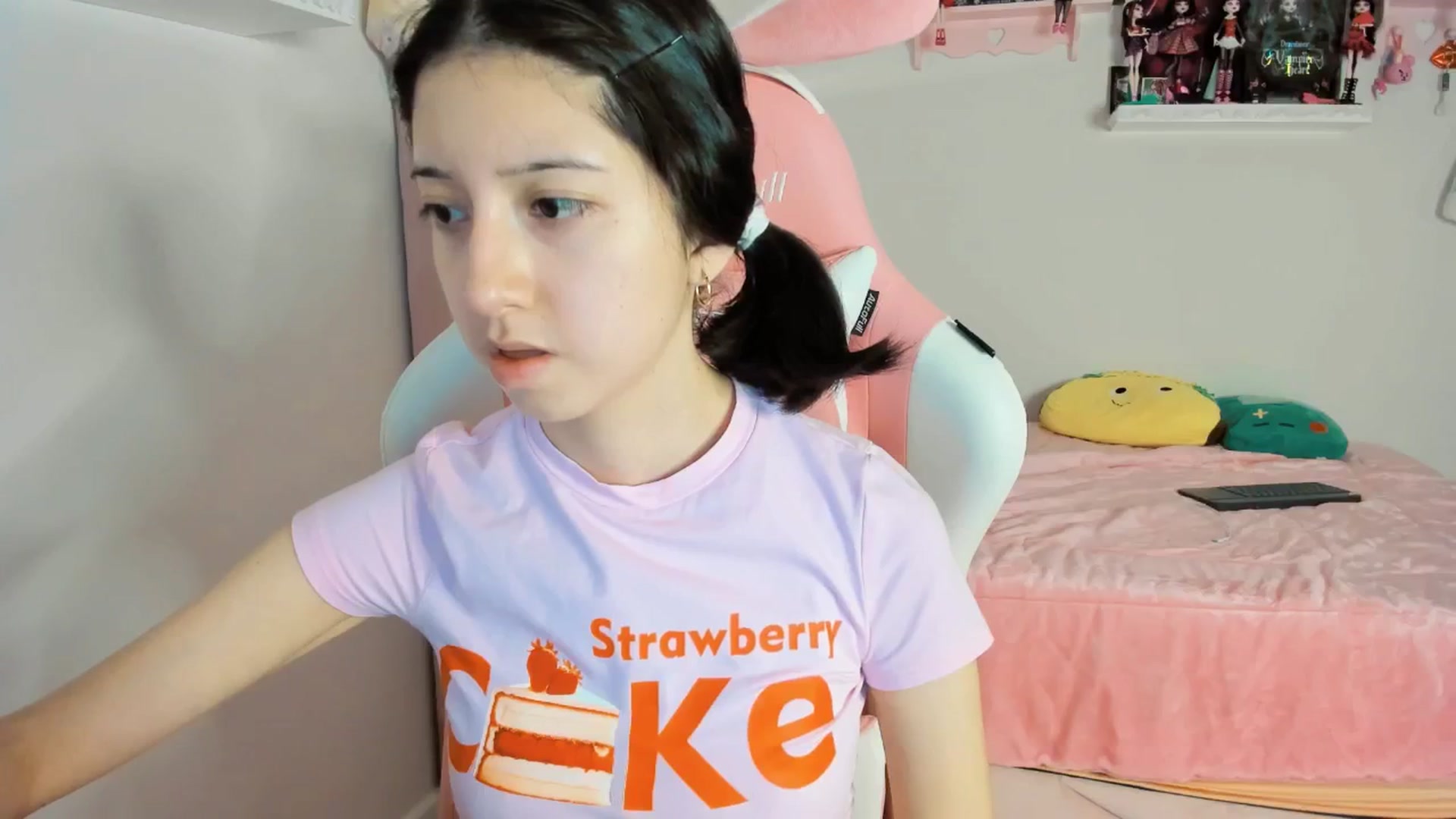 Gallery image thumbnail from Cherrycute666's myfreecams stream on, 12/22/2024, 03:07 image 6 of 20