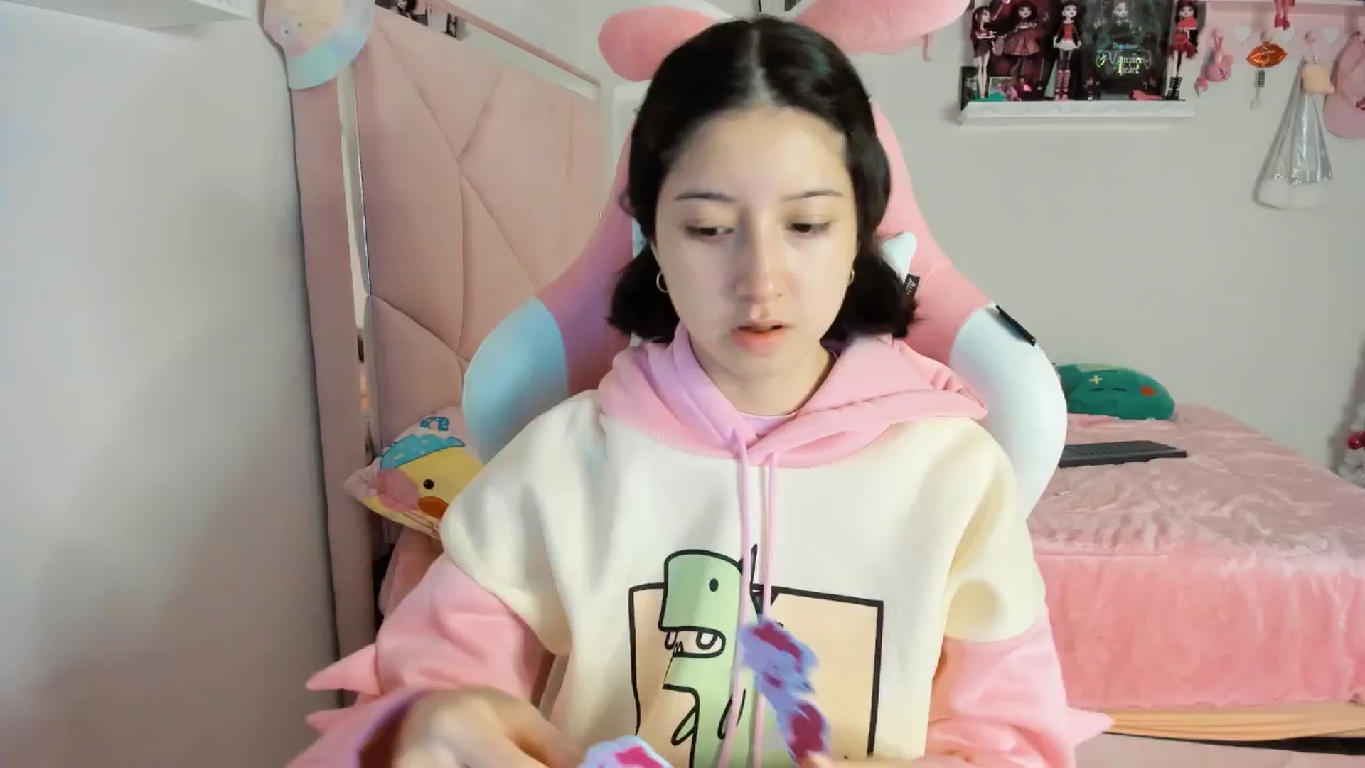Gallery image thumbnail from Cherrycute666's myfreecams stream on, 12/22/2024, 03:07 image 1 of 20