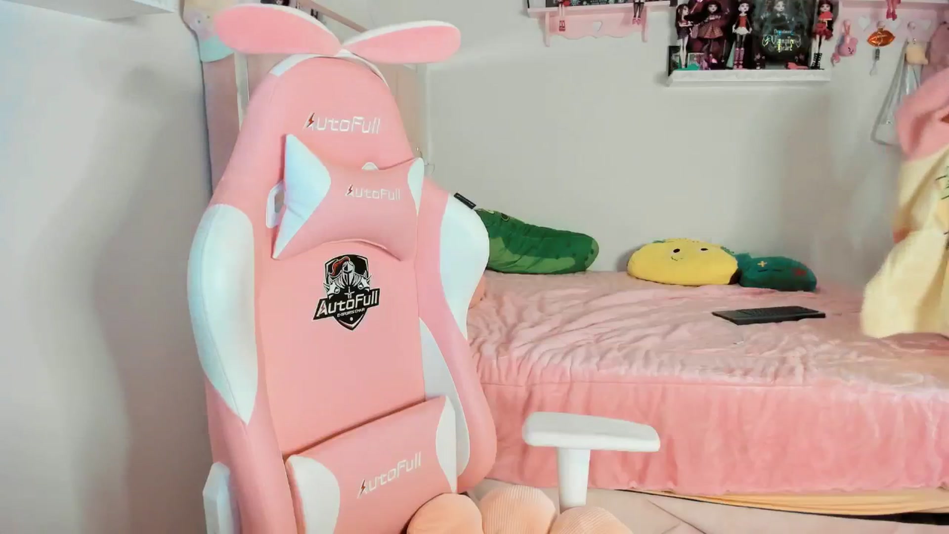 Gallery image thumbnail from Cherrycute666's myfreecams stream on, 12/22/2024, 03:07 image 2 of 20