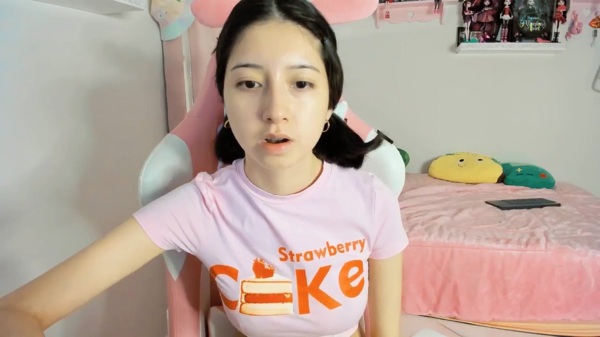 Gallery image thumbnail from Cherrycute666's myfreecams stream on, 12/22/2024, 03:07 image 4 of 20