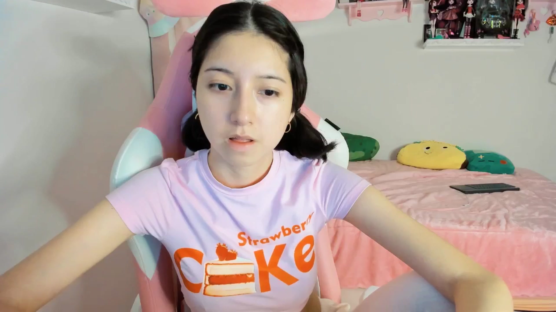 Gallery image thumbnail from Cherrycute666's myfreecams stream on, 12/22/2024, 03:07 image 5 of 20