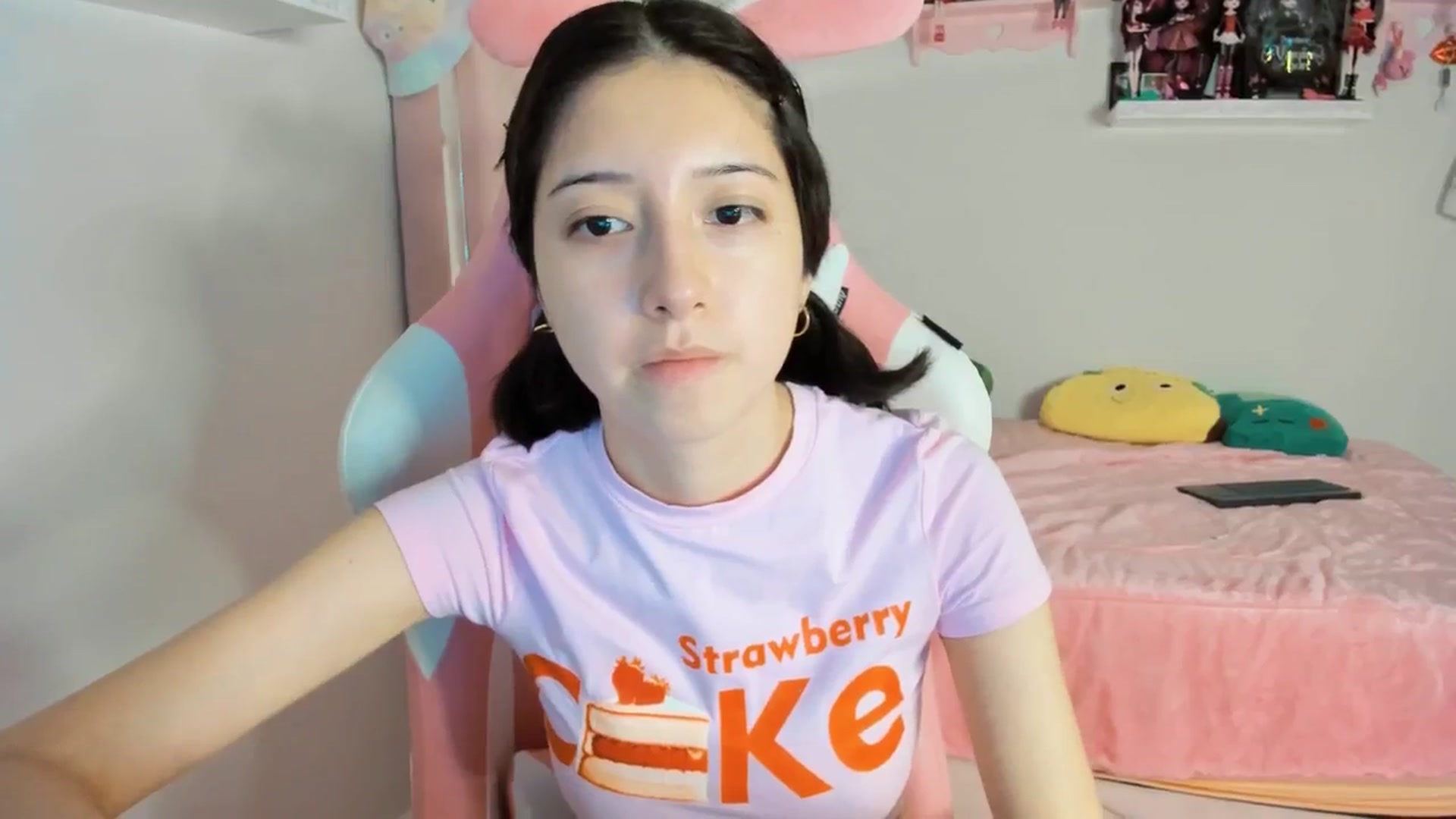 Gallery image thumbnail from Cherrycute666's myfreecams stream on, 12/22/2024, 03:07 image 3 of 20