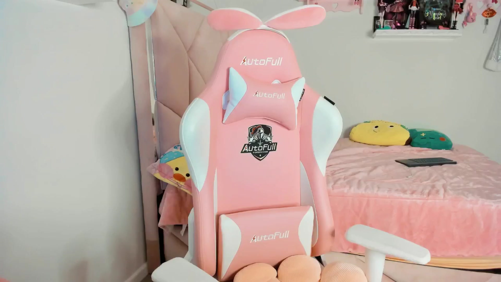 Gallery image thumbnail from Cherrycute666's myfreecams stream on, 12/22/2024, 03:07 image 9 of 20