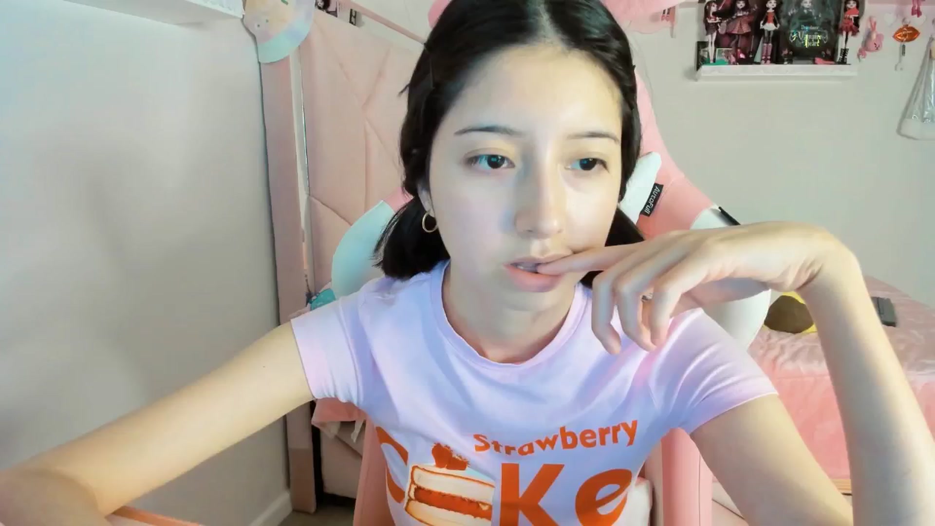 Gallery image thumbnail from Cherrycute666's myfreecams stream on, 12/22/2024, 05:08 image 20 of 20