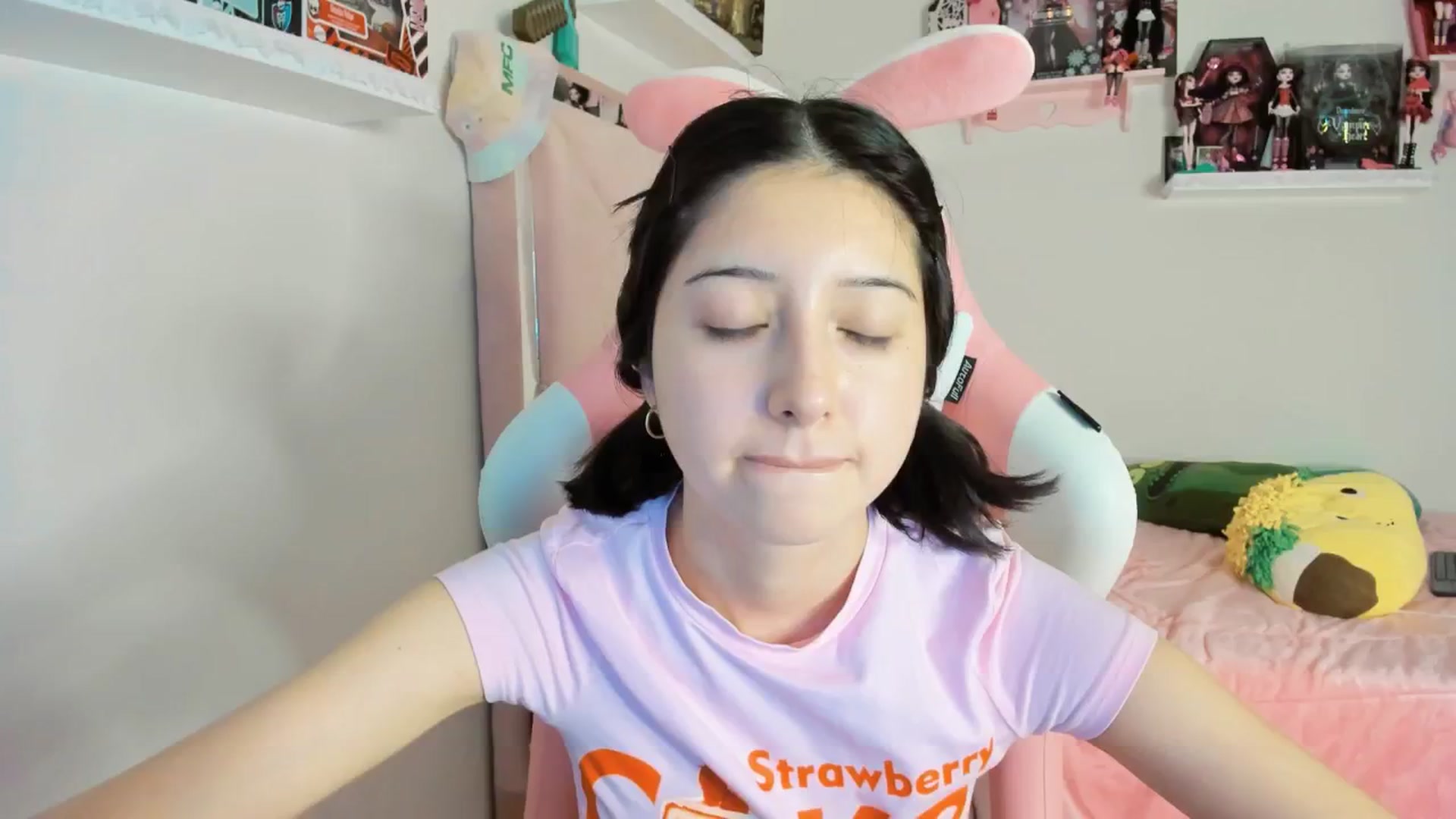 Gallery image thumbnail from Cherrycute666's myfreecams stream on, 12/22/2024, 05:08 image 4 of 20