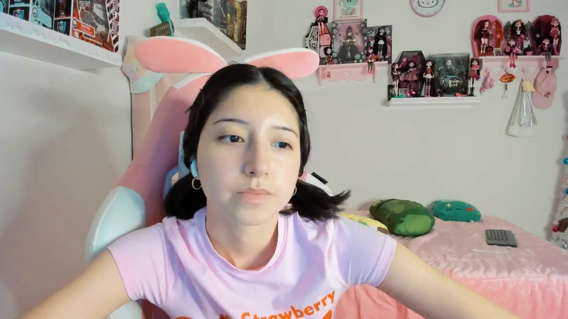 Gallery image thumbnail from Cherrycute666's myfreecams stream on, 12/22/2024, 05:58 image 2 of 20