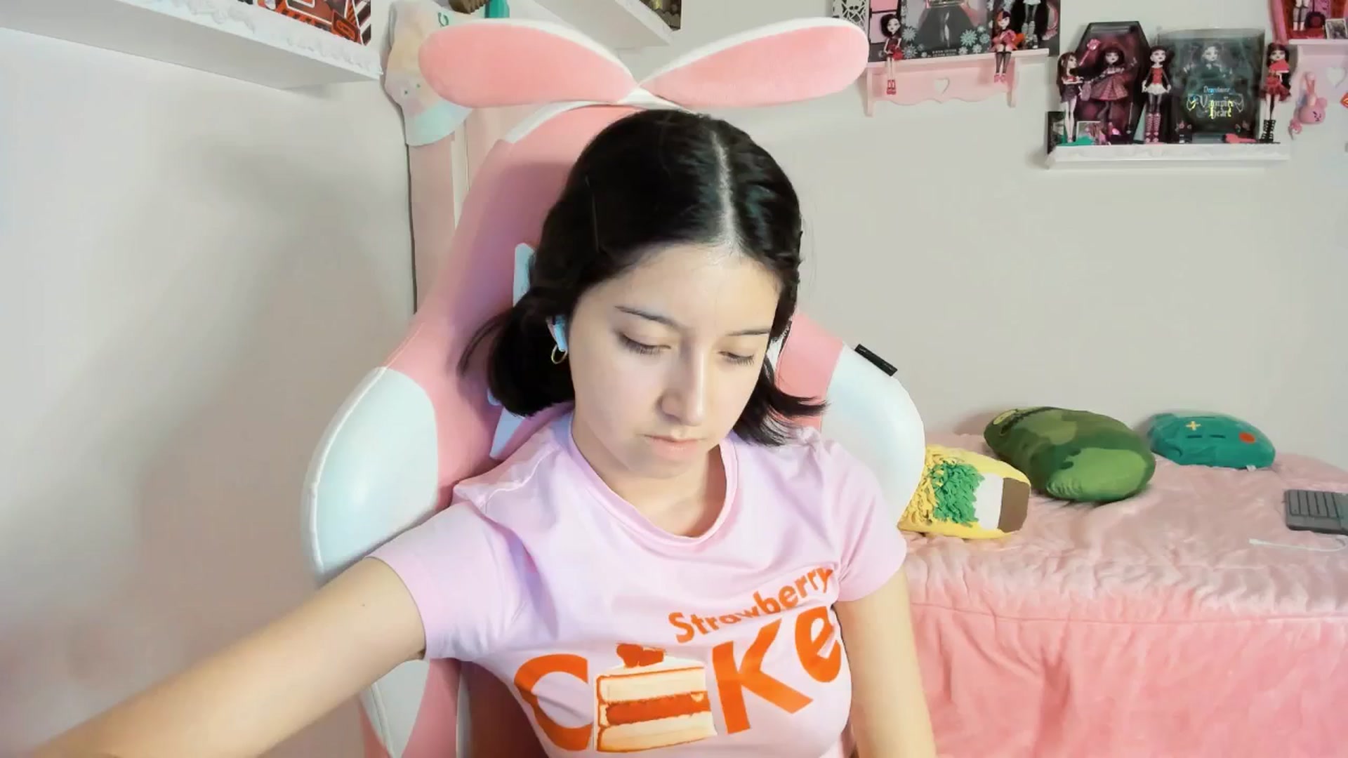 Gallery image thumbnail from Cherrycute666's myfreecams stream on, 12/22/2024, 05:58 image 5 of 20