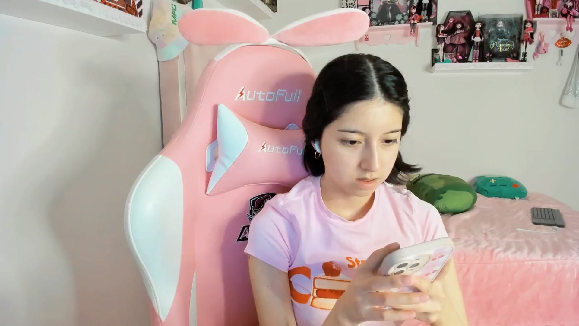 Gallery image thumbnail from Cherrycute666's myfreecams stream on, 12/22/2024, 05:58 image 7 of 20