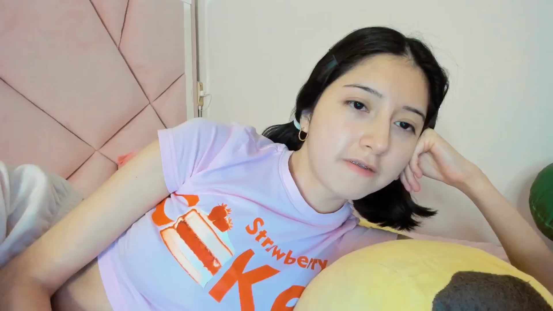 Gallery image thumbnail from Cherrycute666's myfreecams stream on, 12/22/2024, 06:27 image 14 of 20