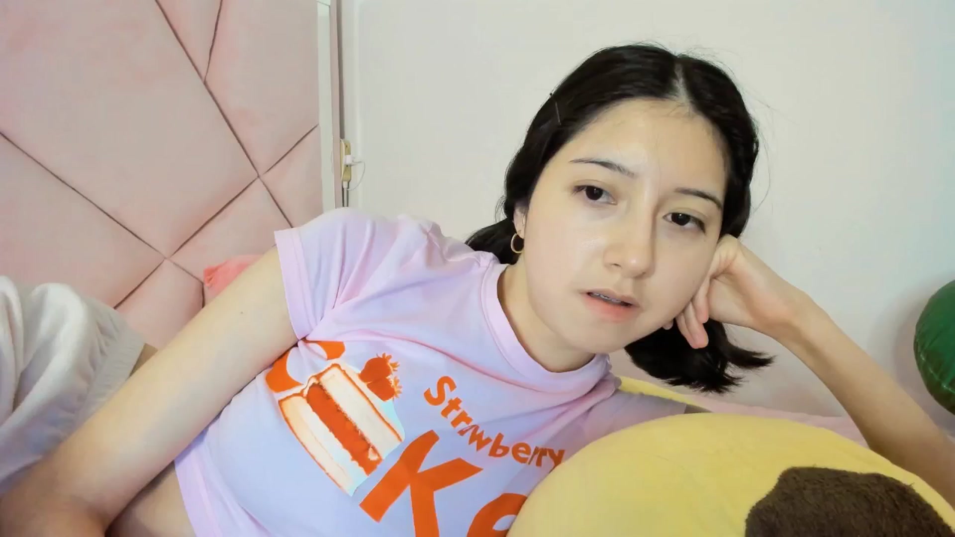 Gallery image thumbnail from Cherrycute666's myfreecams stream on, 12/22/2024, 06:27 image 15 of 20