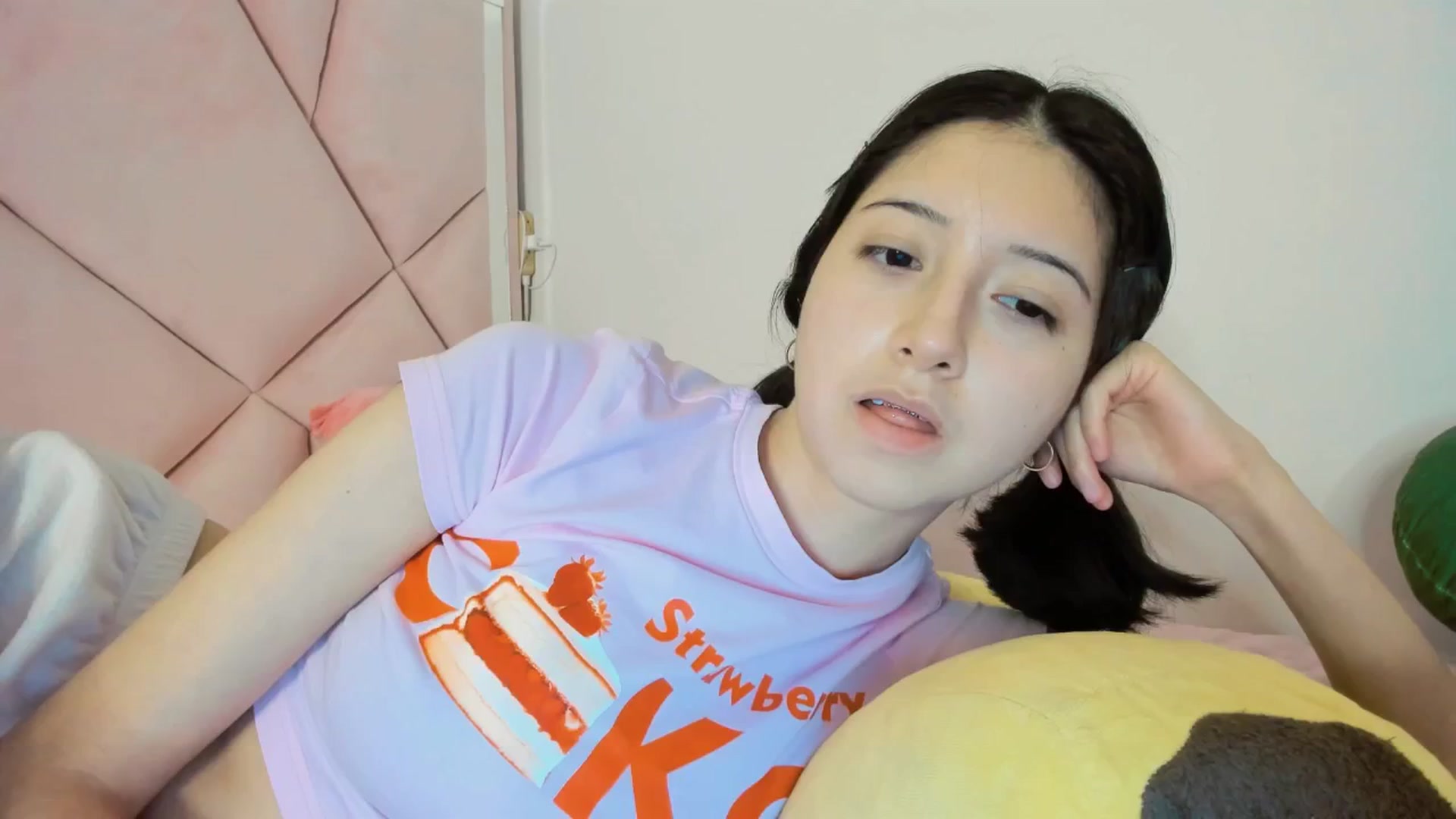 Gallery image thumbnail from Cherrycute666's myfreecams stream on, 12/22/2024, 06:27 image 18 of 20