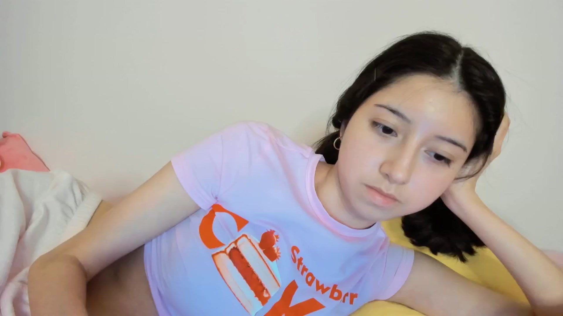 Gallery image thumbnail from Cherrycute666's myfreecams stream on, 12/22/2024, 07:05 image 4 of 20