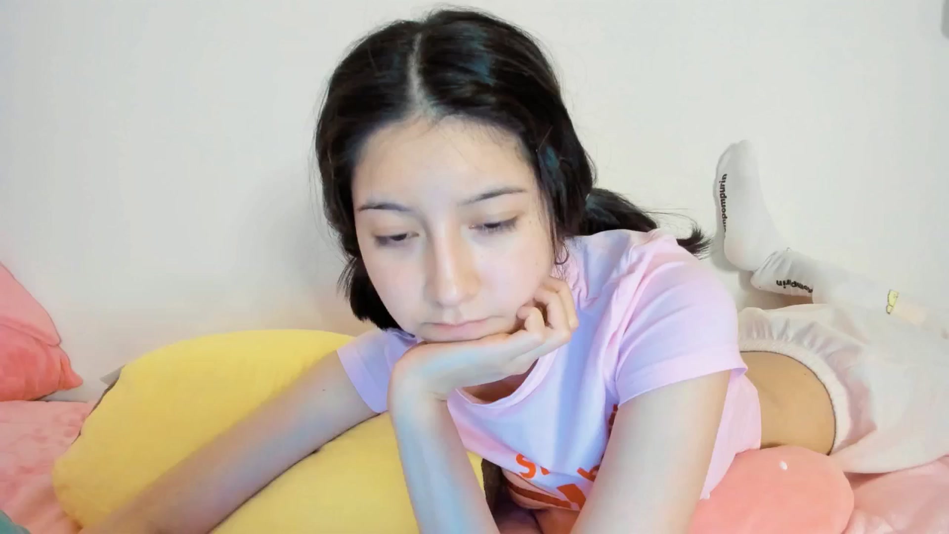 Gallery image thumbnail from Cherrycute666's myfreecams stream on, 12/22/2024, 07:05 image 18 of 20