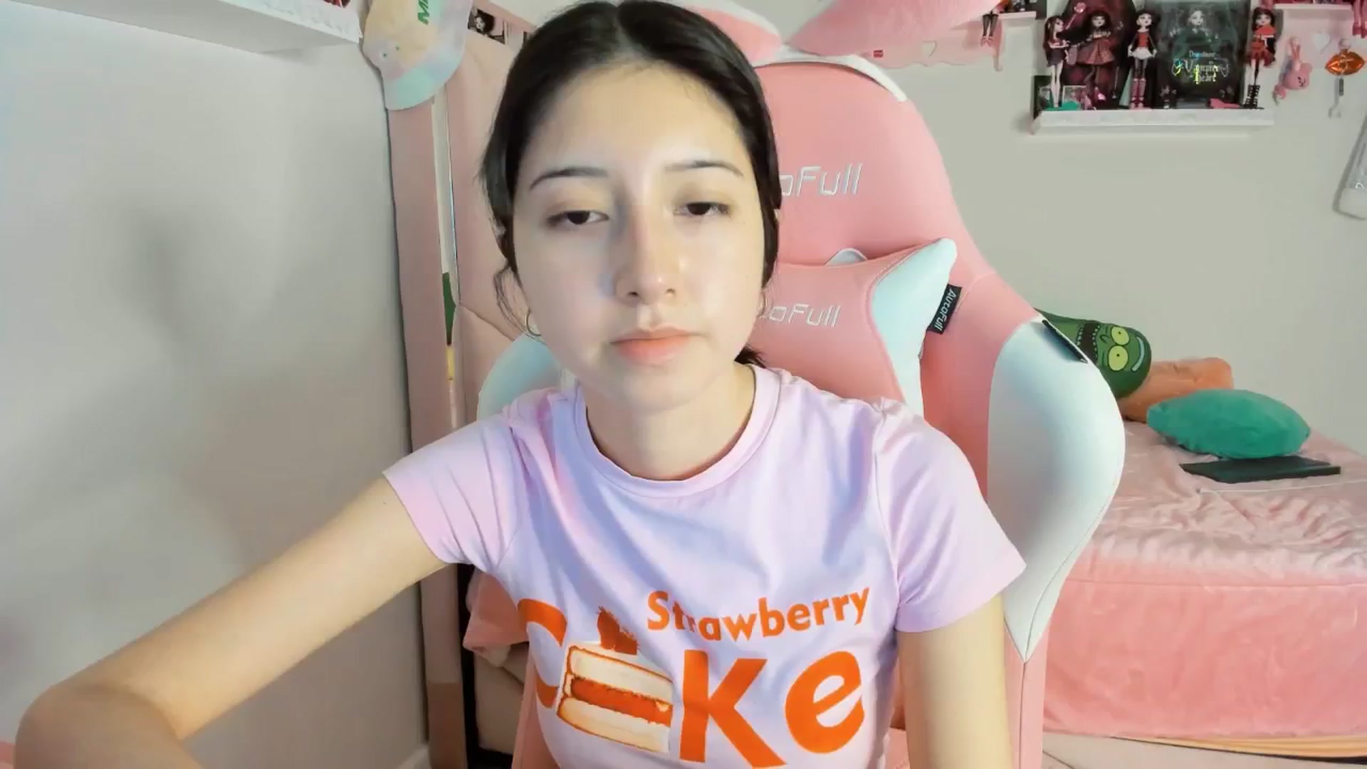 Gallery image thumbnail from Cherrycute666's myfreecams stream on, 12/22/2024, 08:33 image 20 of 20