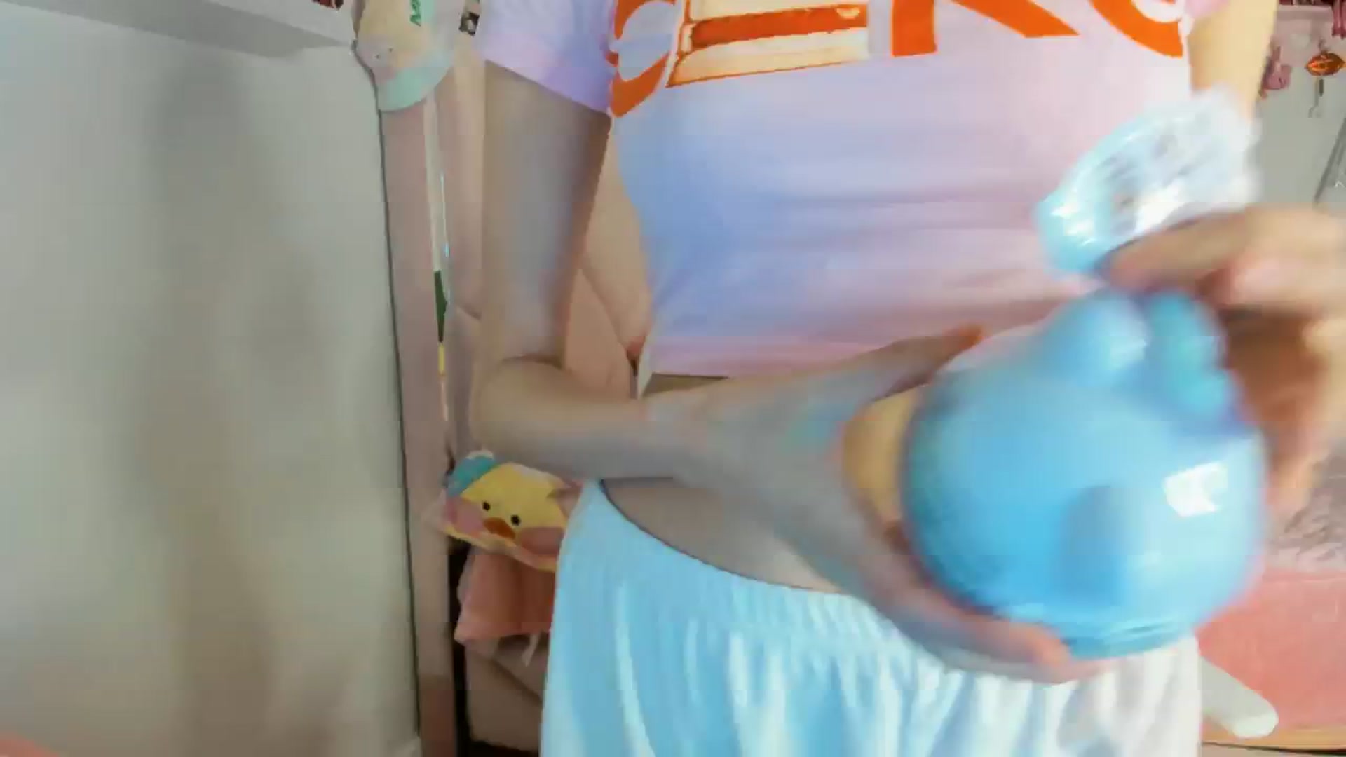 Gallery image thumbnail from Cherrycute666's myfreecams stream on, 12/22/2024, 08:33 image 19 of 20