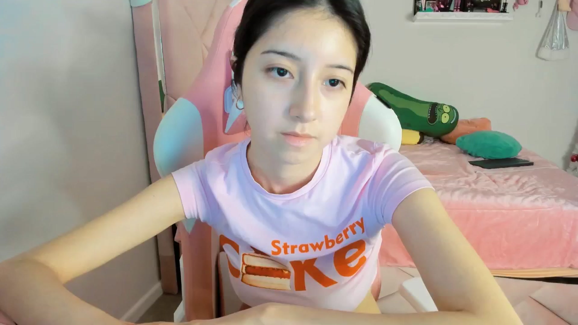 Gallery image thumbnail from Cherrycute666's myfreecams stream on, 12/22/2024, 08:33 image 7 of 20
