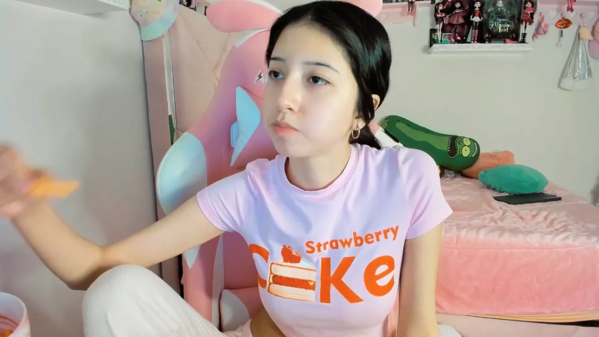 Gallery image thumbnail from Cherrycute666's myfreecams stream on, 12/22/2024, 08:33 image 14 of 20