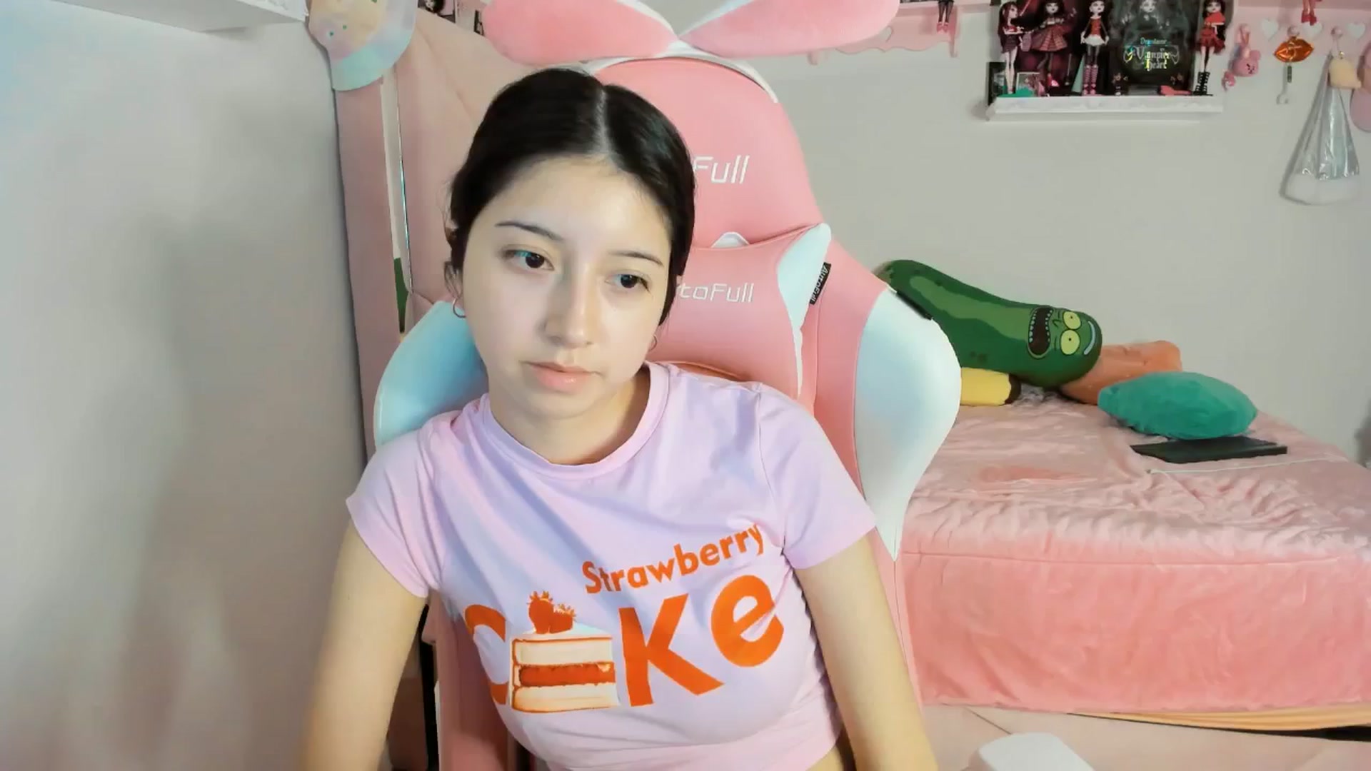 Gallery image thumbnail from Cherrycute666's myfreecams stream on, 12/22/2024, 08:33 image 9 of 20
