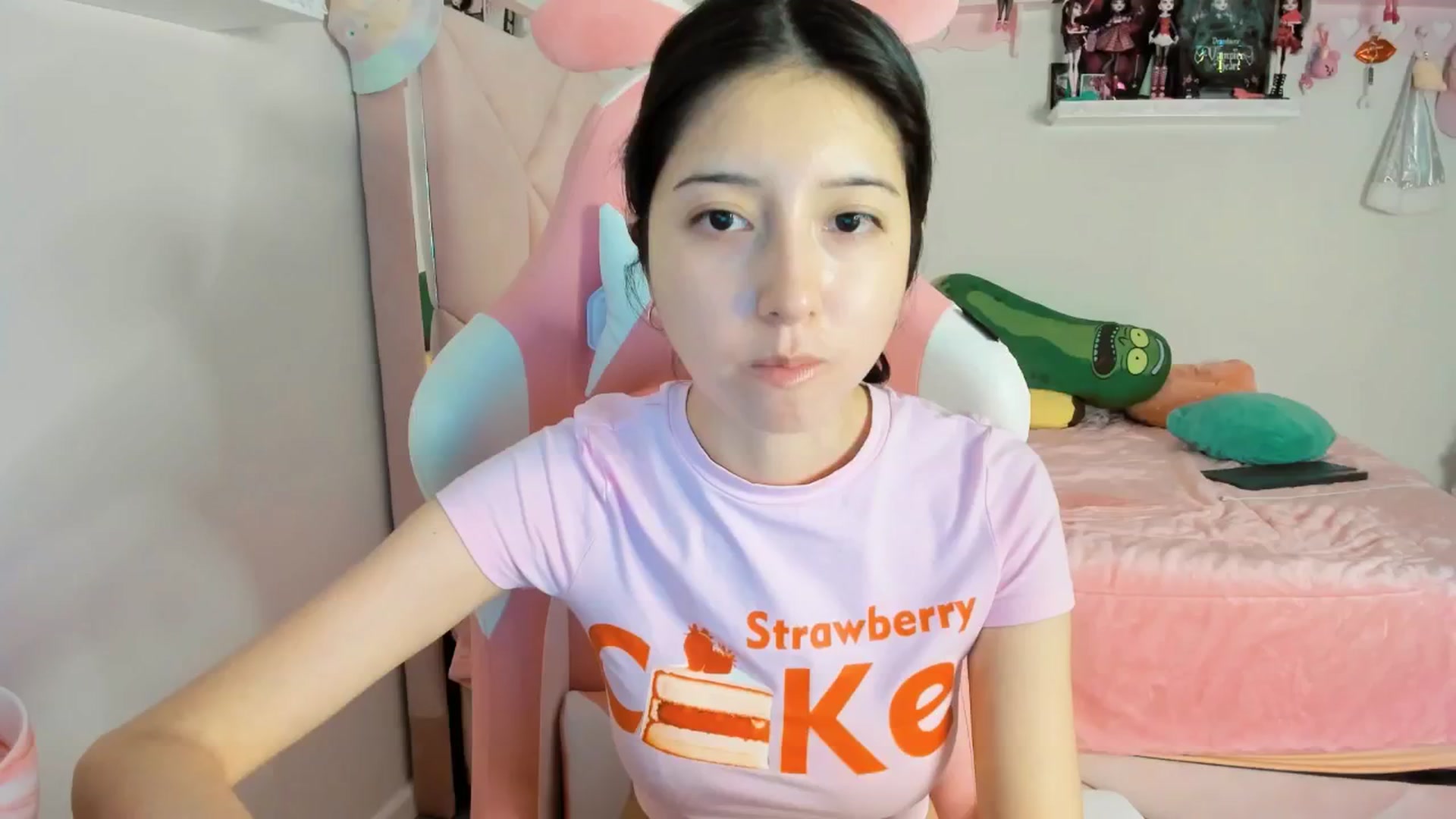 Gallery image thumbnail from Cherrycute666's myfreecams stream on, 12/22/2024, 08:33 image 11 of 20