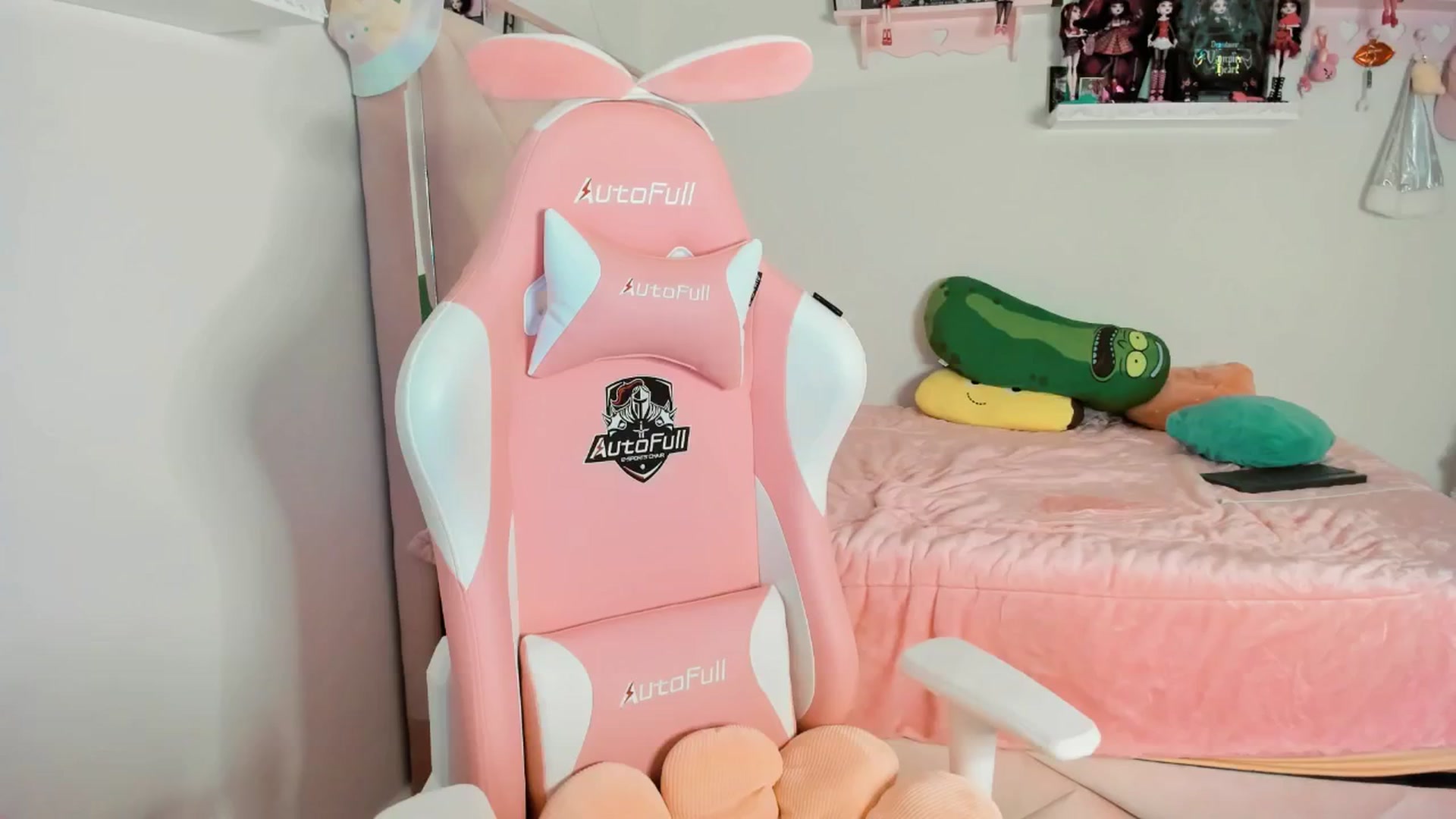 Gallery image thumbnail from Cherrycute666's myfreecams stream on, 12/22/2024, 08:33 image 10 of 20