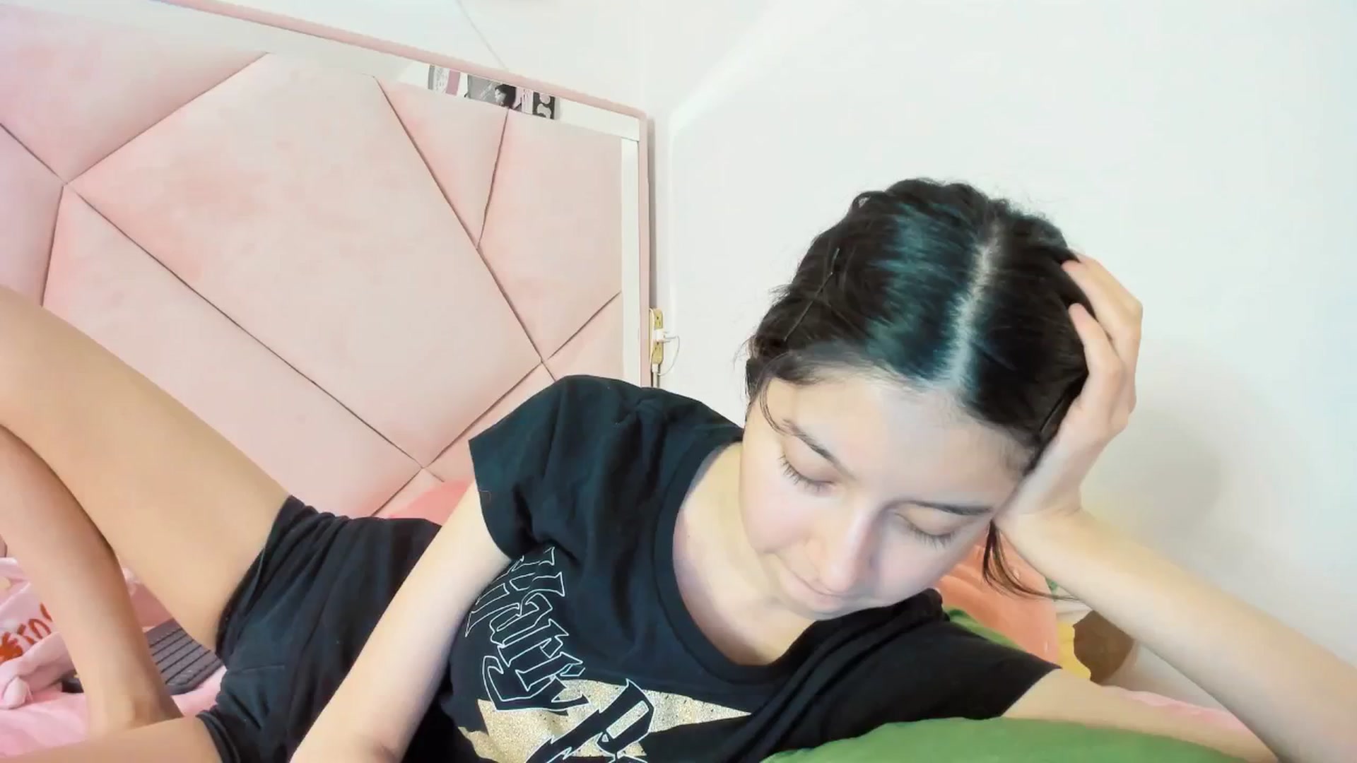 Gallery image thumbnail from Cherrycute666's myfreecams stream on, 12/23/2024, 10:45 image 15 of 20