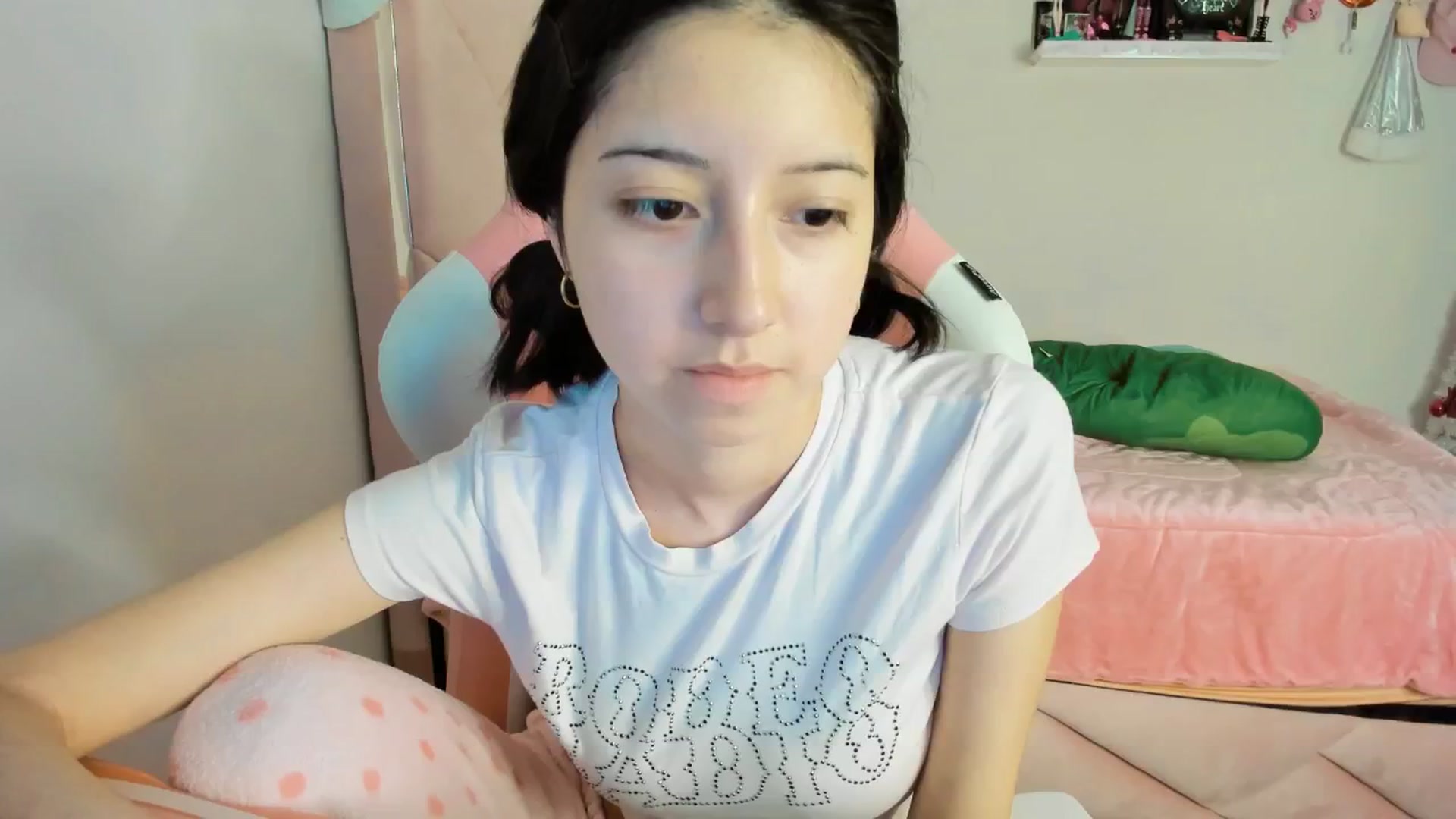 Gallery image thumbnail from Cherrycute666's myfreecams stream on, 12/24/2024, 24:27 image 20 of 20