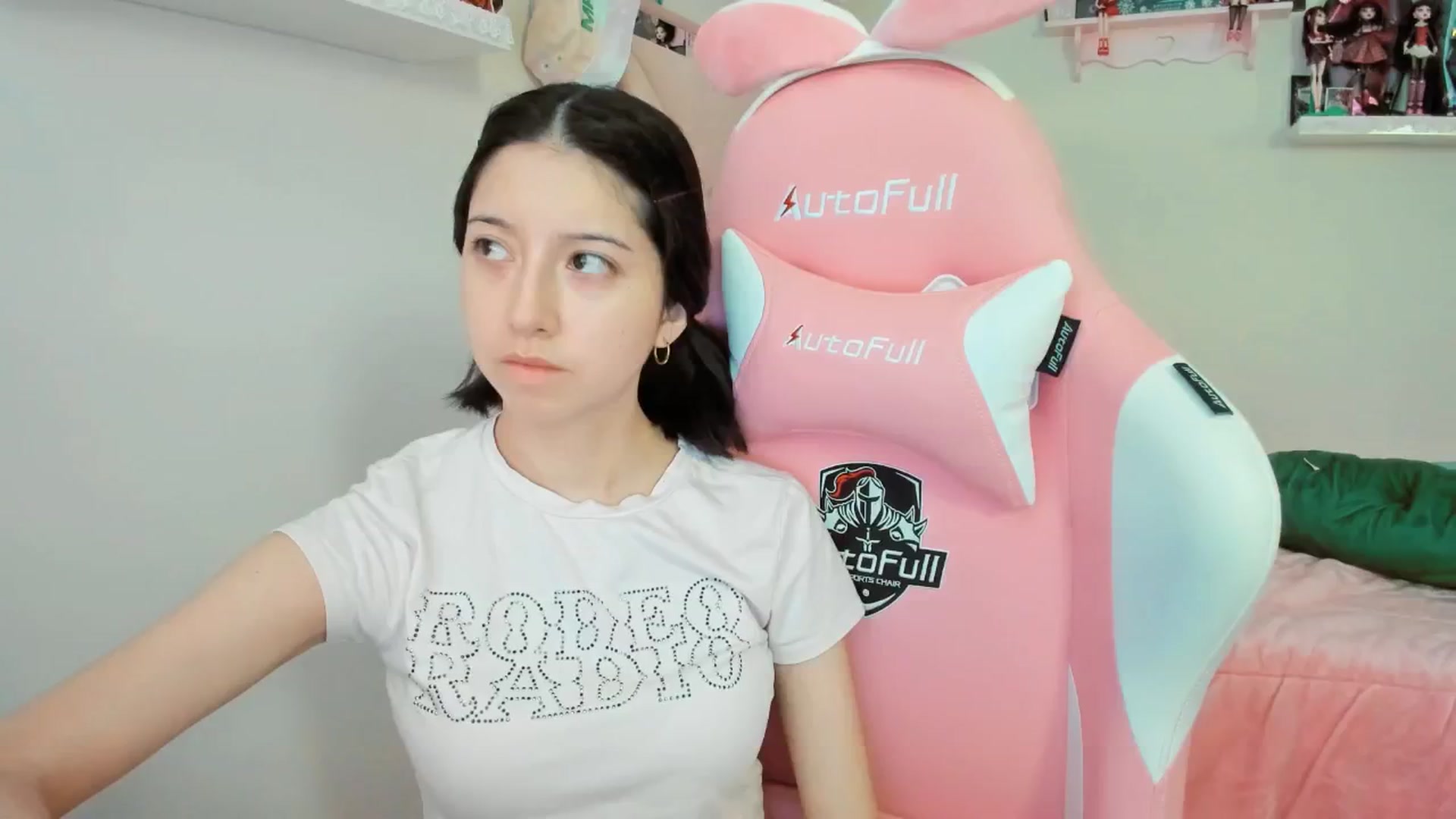 Gallery image thumbnail from Cherrycute666's myfreecams stream on, 12/24/2024, 24:27 image 9 of 20
