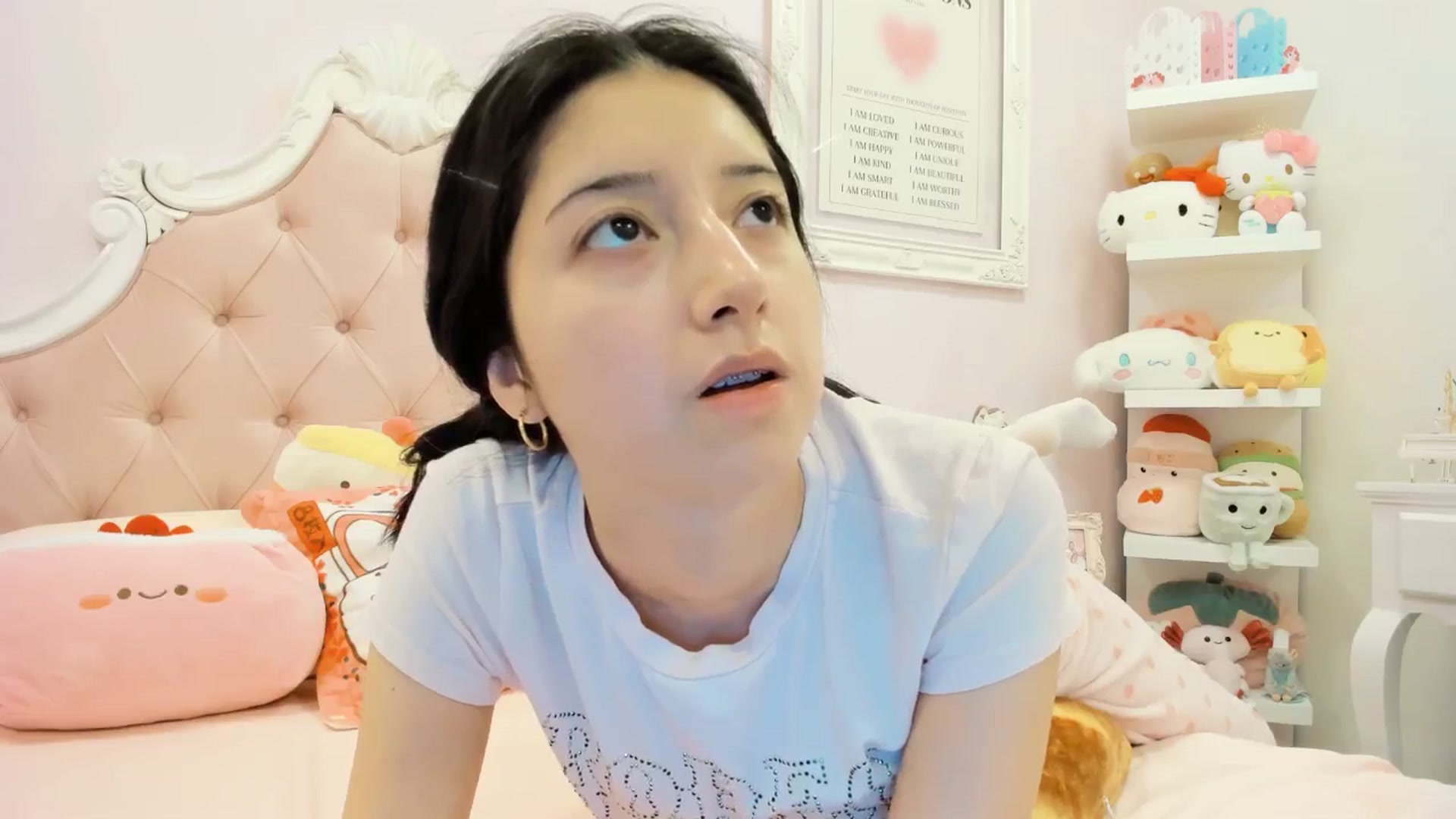 Gallery image thumbnail from Cherrycute666's myfreecams stream on, 12/24/2024, 01:04 image 3 of 20