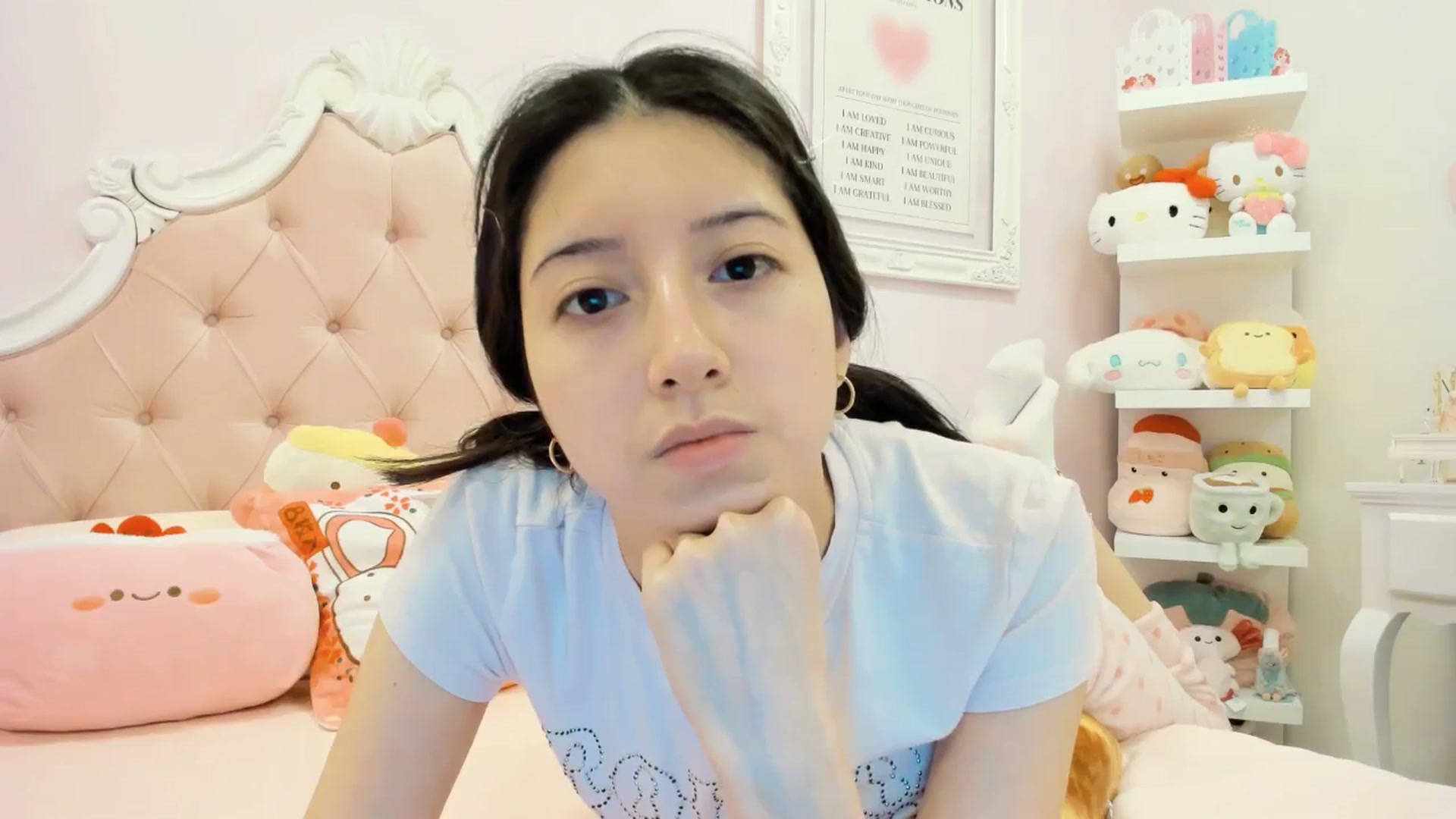 Gallery image thumbnail from Cherrycute666's myfreecams stream on, 12/24/2024, 01:04 image 6 of 20