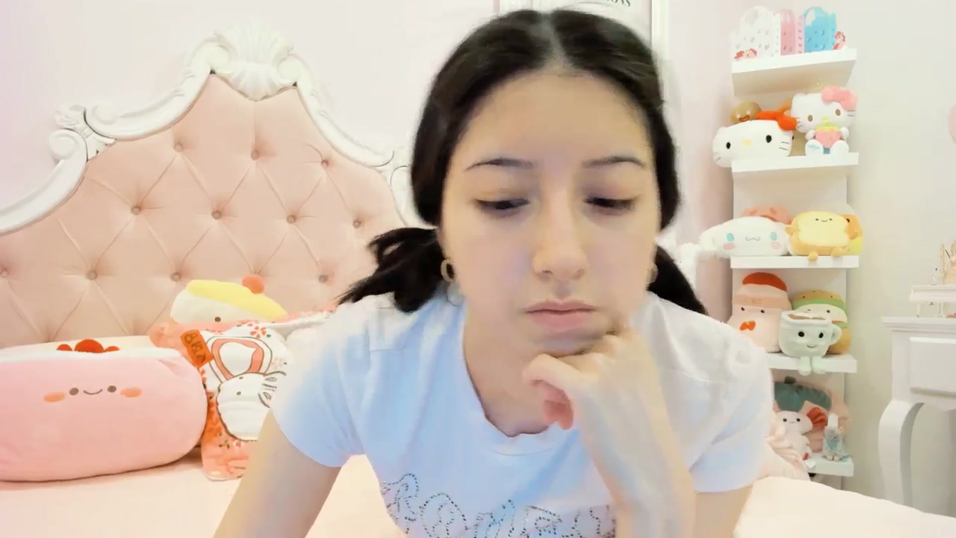 Gallery image thumbnail from Cherrycute666's myfreecams stream on, 12/24/2024, 01:04 image 7 of 20