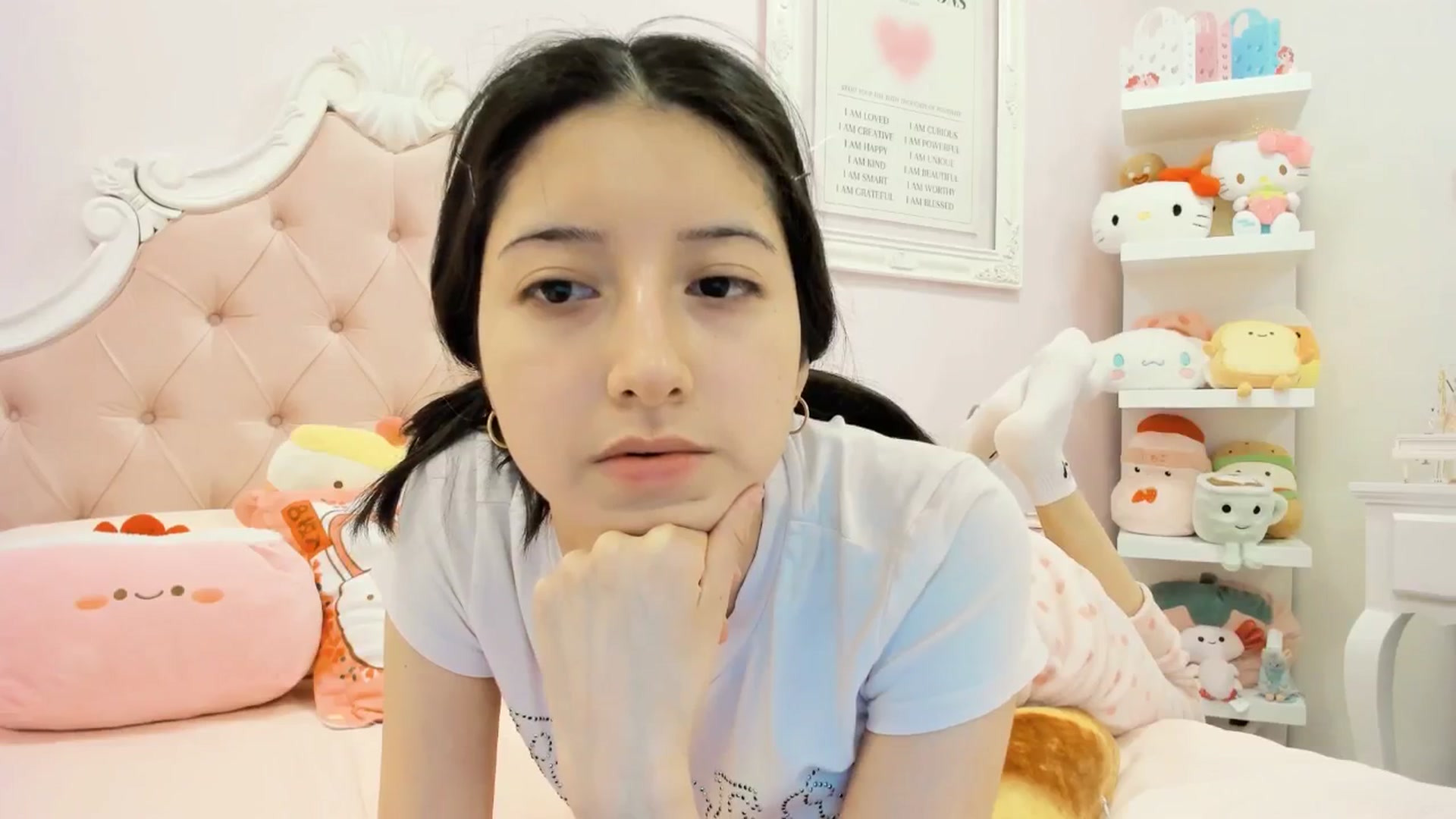 Gallery image thumbnail from Cherrycute666's myfreecams stream on, 12/24/2024, 01:04 image 5 of 20